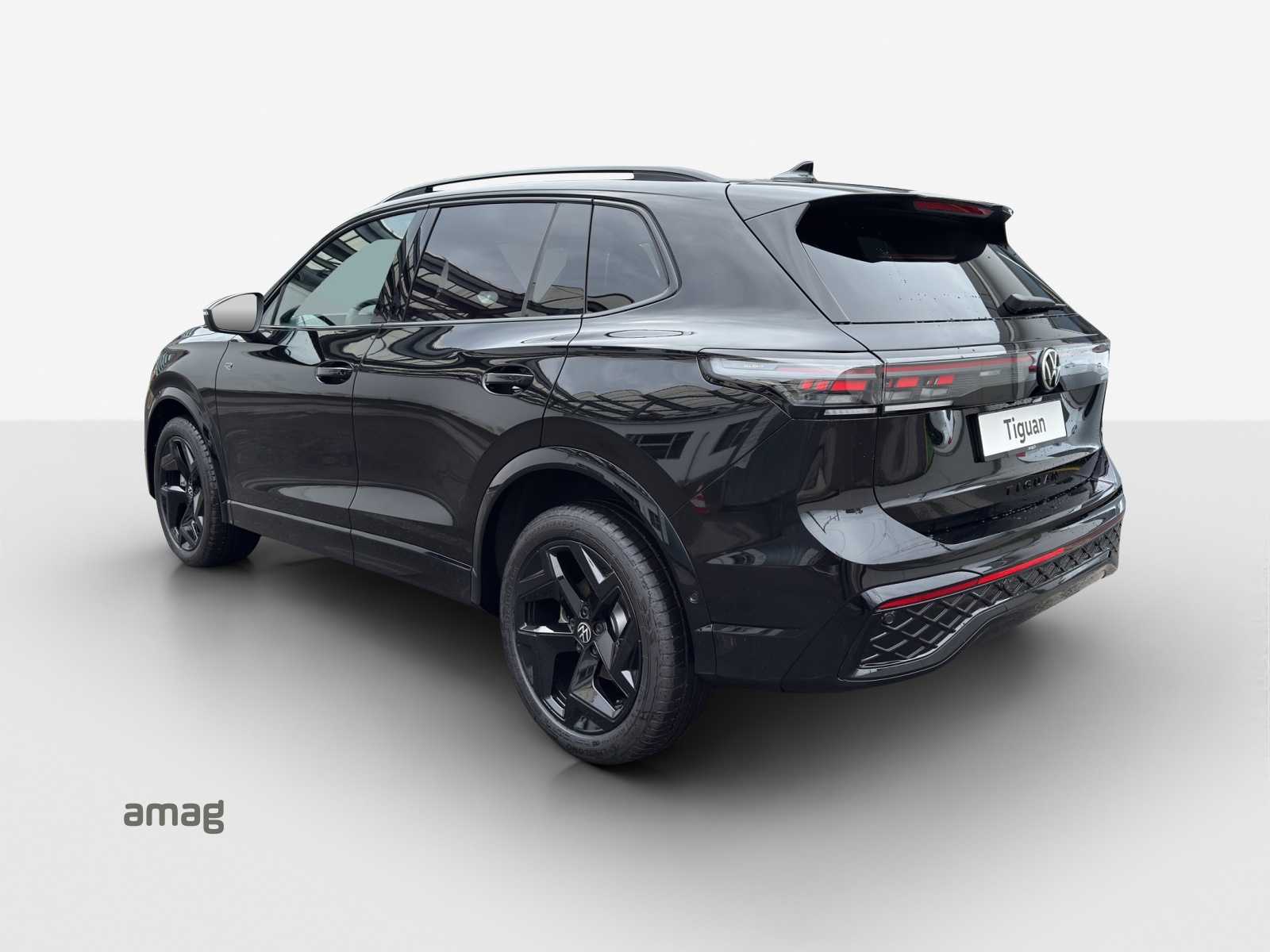 VW Tiguan 2.0 TSI DSG R-Line 4Motion-image-2