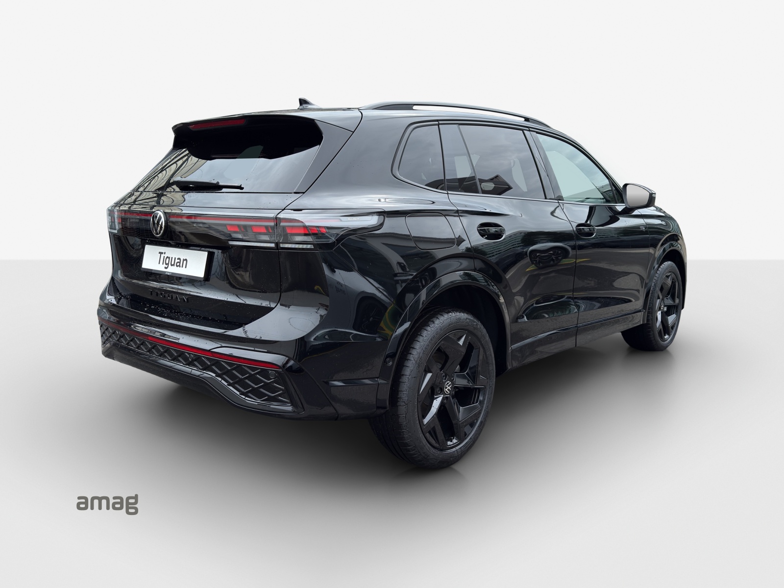 VW Tiguan 2.0 TSI DSG R-Line 4Motion-image-4