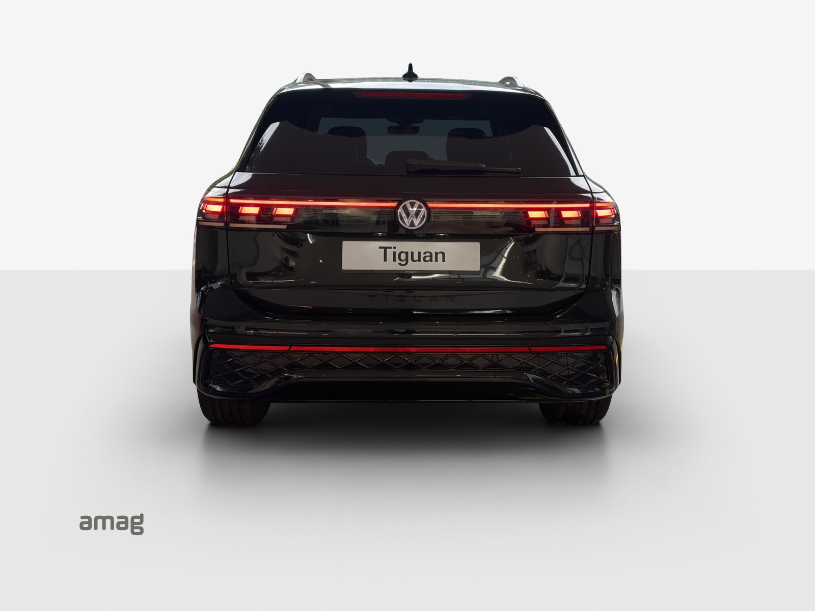 VW Tiguan 2.0 TSI DSG R-Line 4Motion-image-3