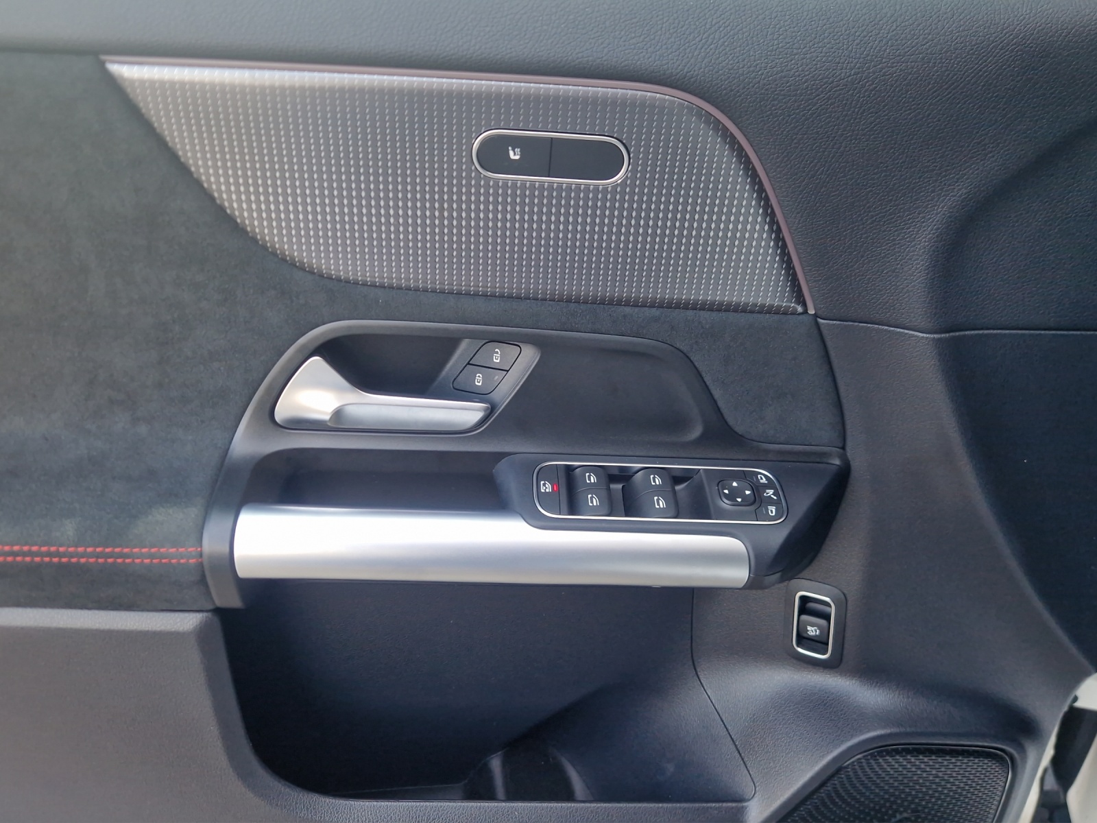 MERCEDES-BENZ EQA 250 AMG Line AMG Line-image-7