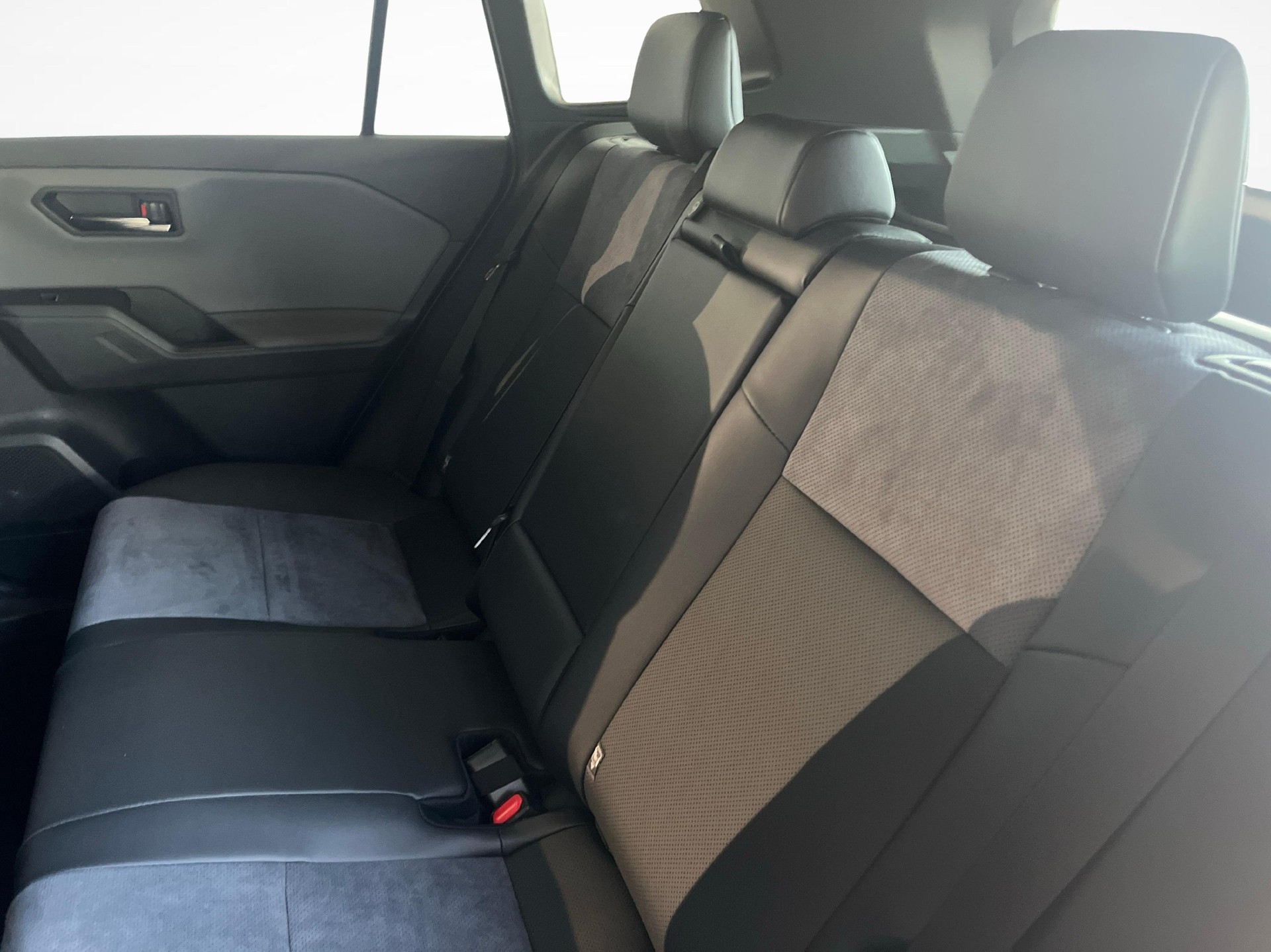TOYOTA RAV4 2.5 Plug-In-Hybrid Style-image-10