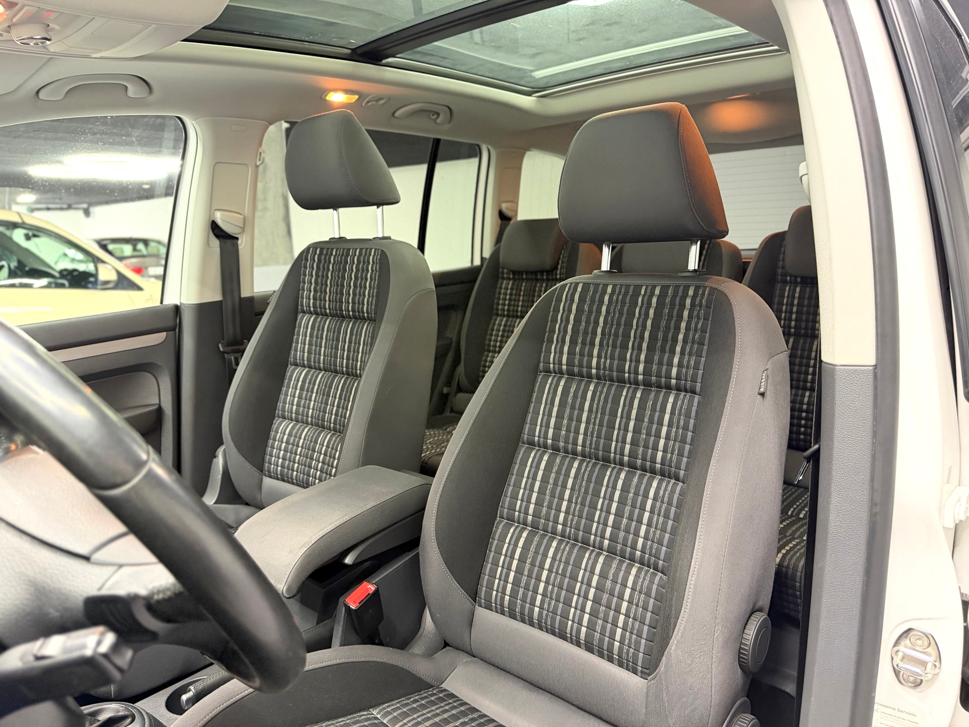 VW CrossTouran 1.4 TSI DSG-image-11