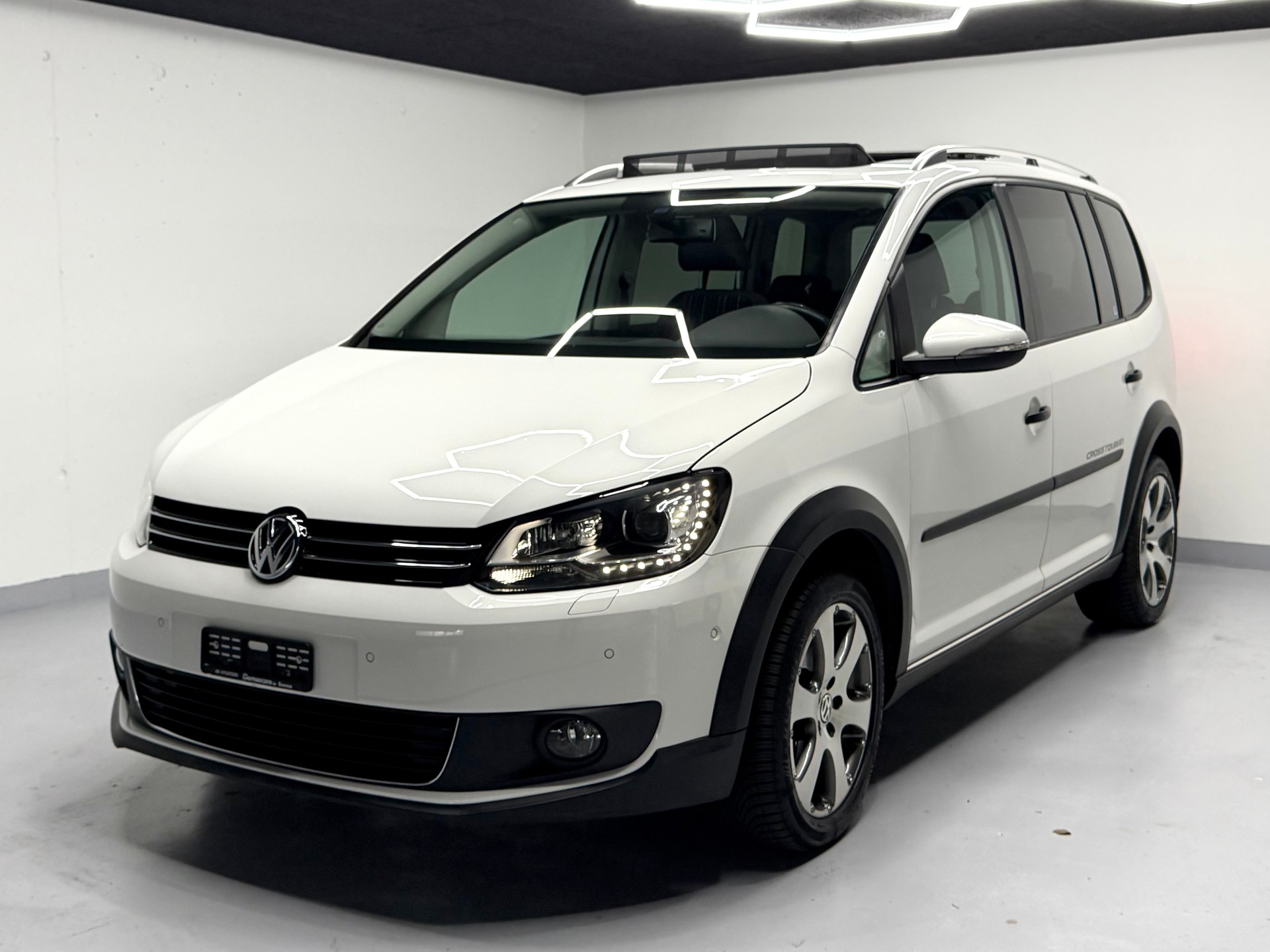VW CrossTouran 1.4 TSI DSG-image-0