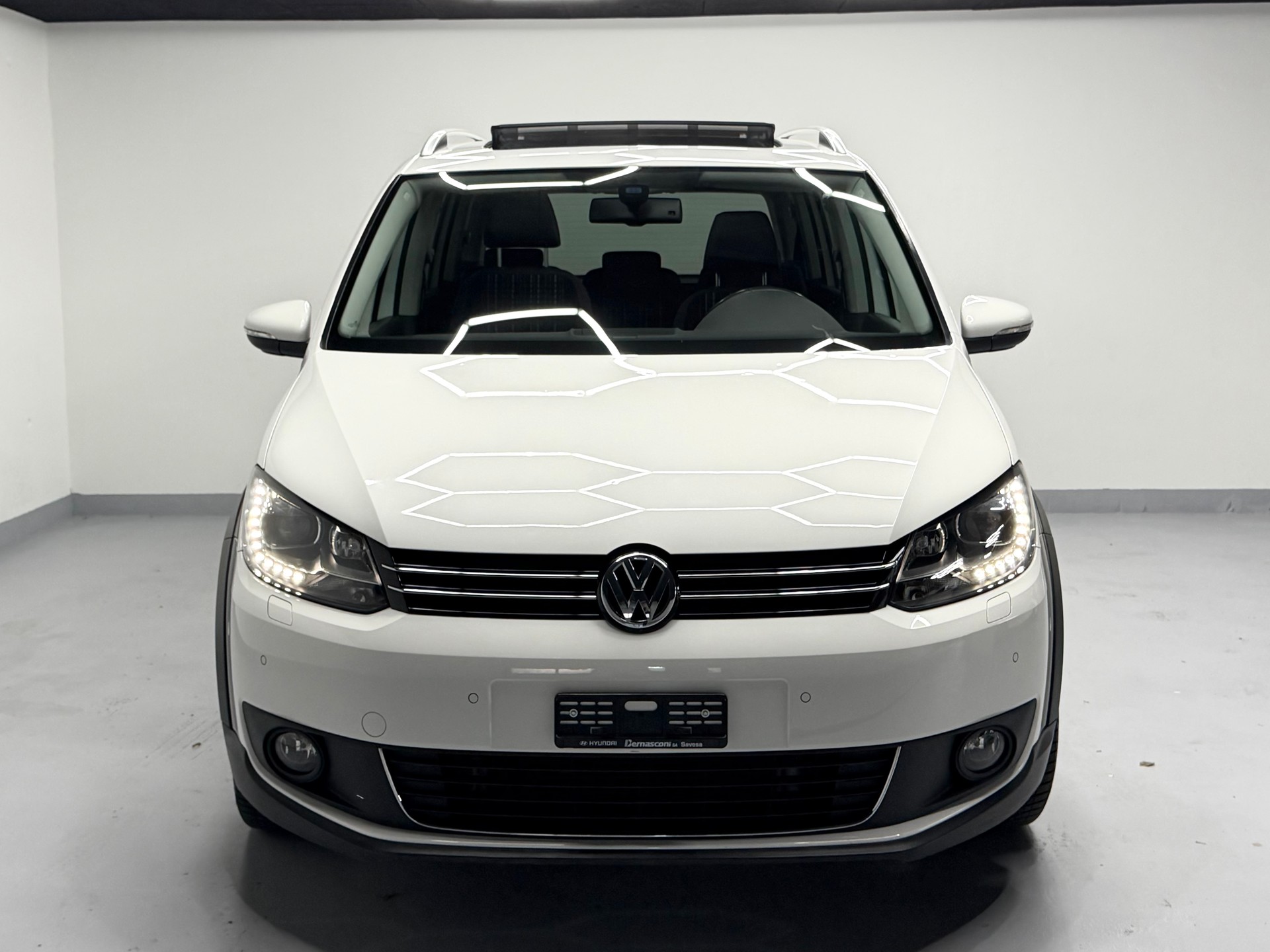 VW CrossTouran 1.4 TSI DSG-image-1