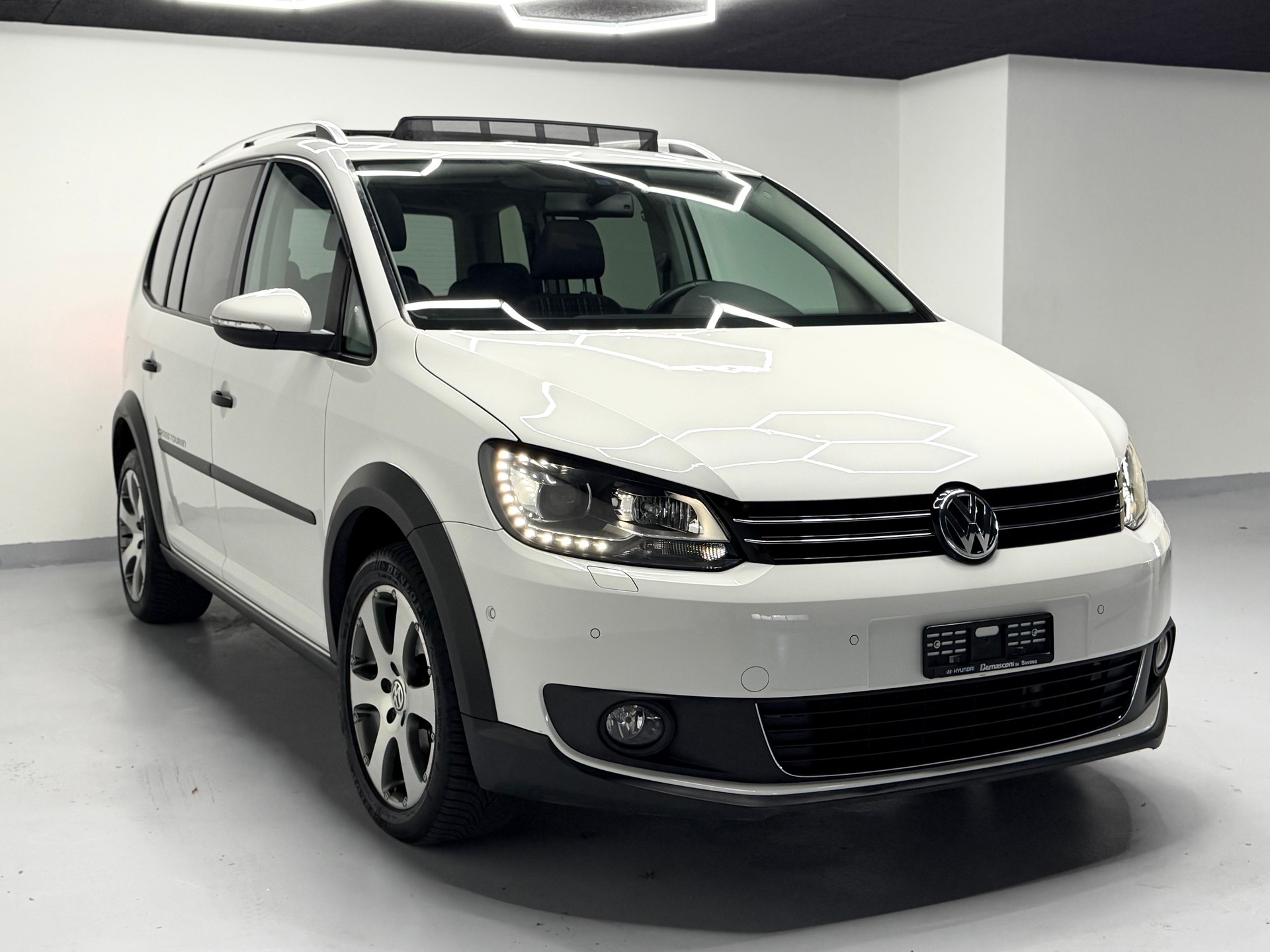VW CrossTouran 1.4 TSI DSG-image-2