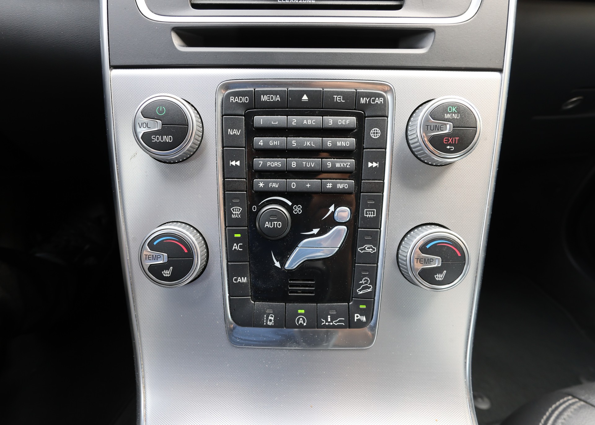 VOLVO V60 Cross Country T5 AWD Summum Geartronic-image-8