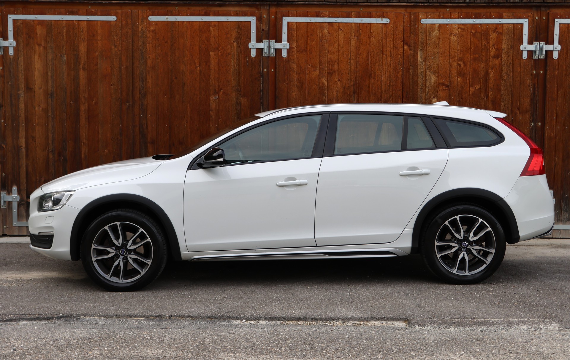 VOLVO V60 Cross Country T5 AWD Summum Geartronic-image-1