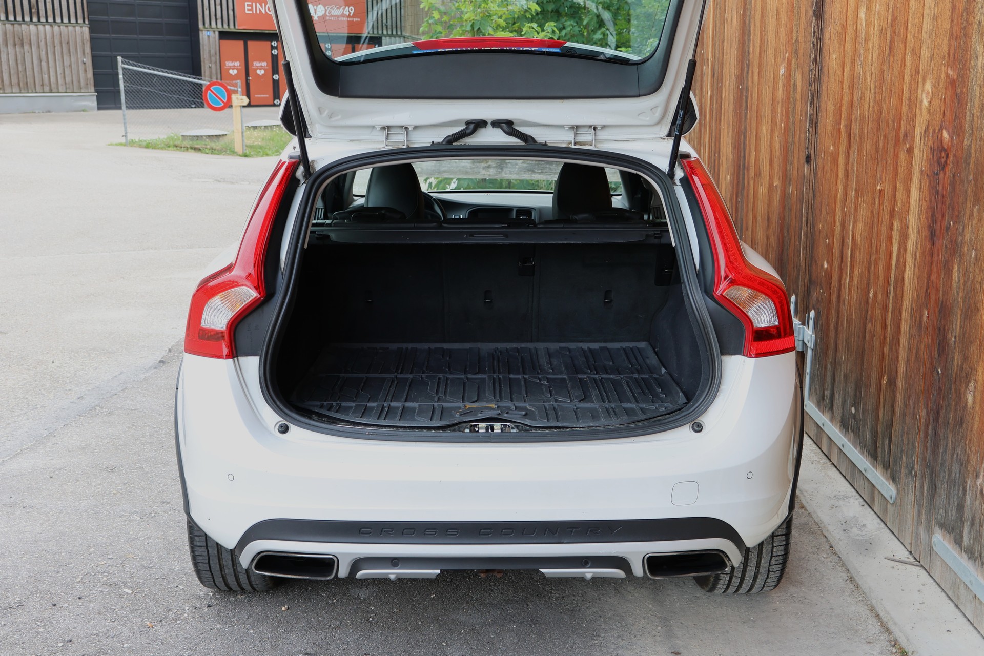 VOLVO V60 Cross Country T5 AWD Summum Geartronic-image-13