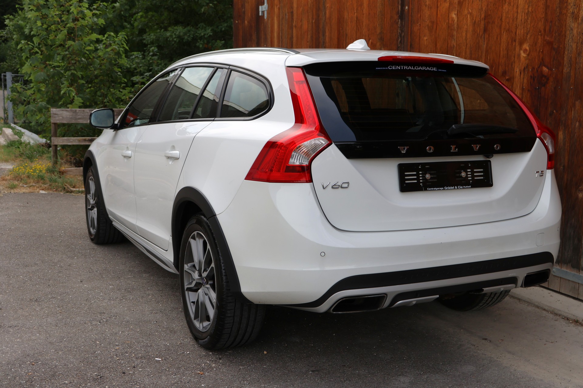 VOLVO V60 Cross Country T5 AWD Summum Geartronic-image-2