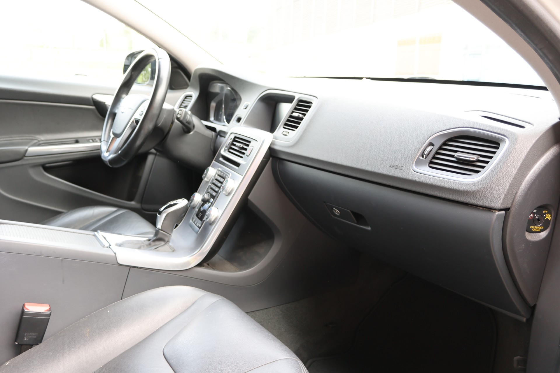 VOLVO V60 Cross Country T5 AWD Summum Geartronic-image-10