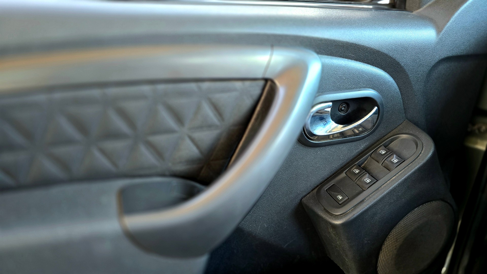 DACIA Duster 1.5 dCi Lauréate 4x4-image-31