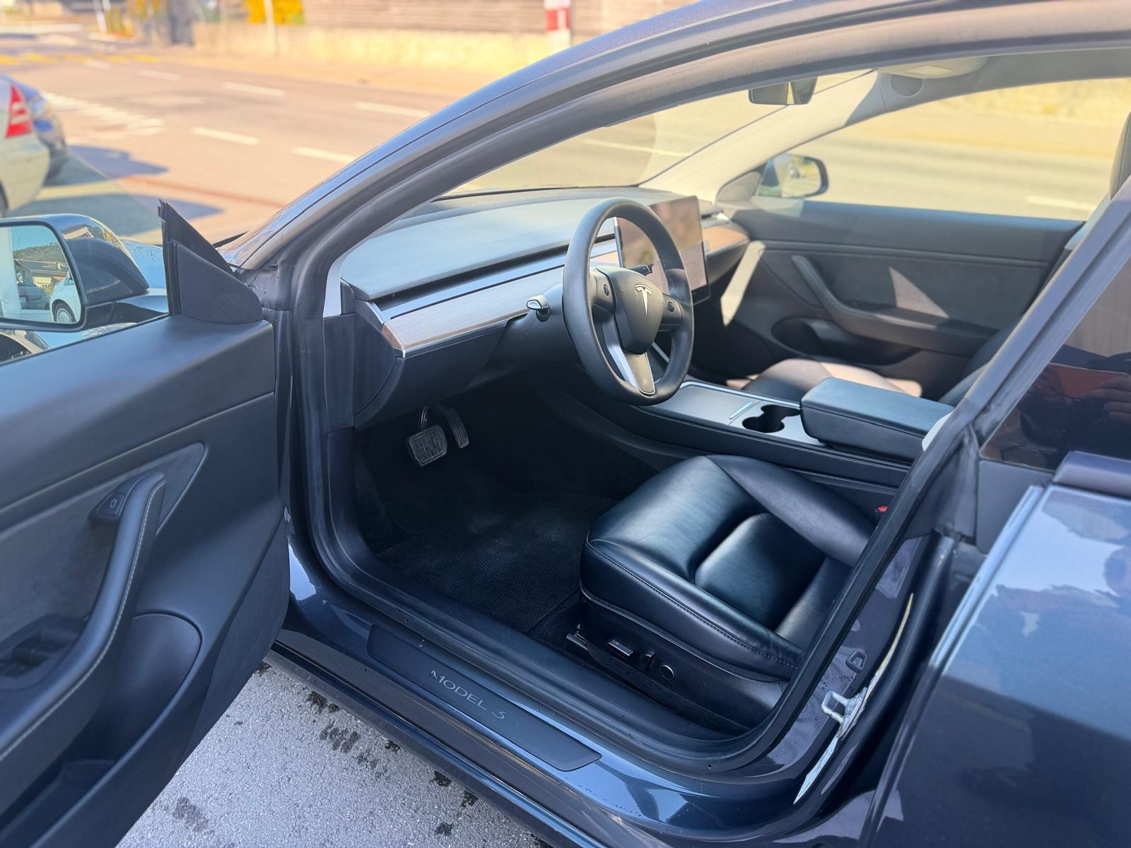 TESLA MODEL 3 Long Range Dual Motor AWD-image-8
