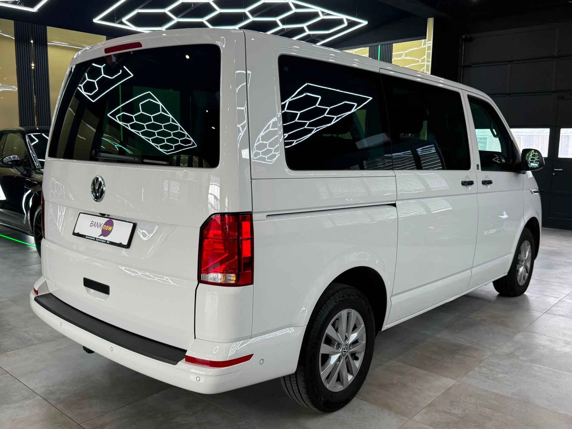 VW T6.1 Multivan 2.0 TDI Trendline Liberty DSG-image-4