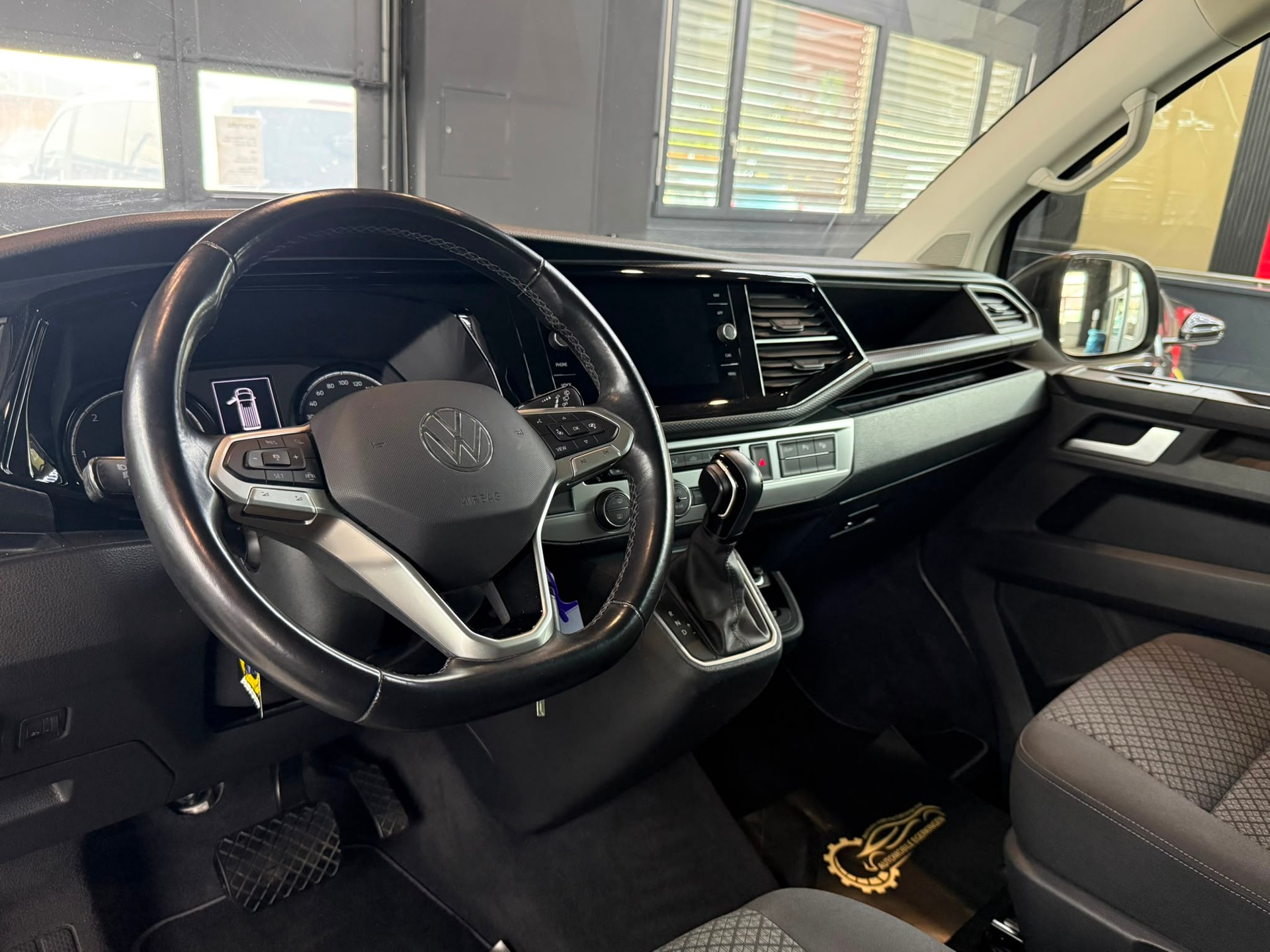 VW T6.1 Multivan 2.0 TDI Trendline Liberty DSG-image-8