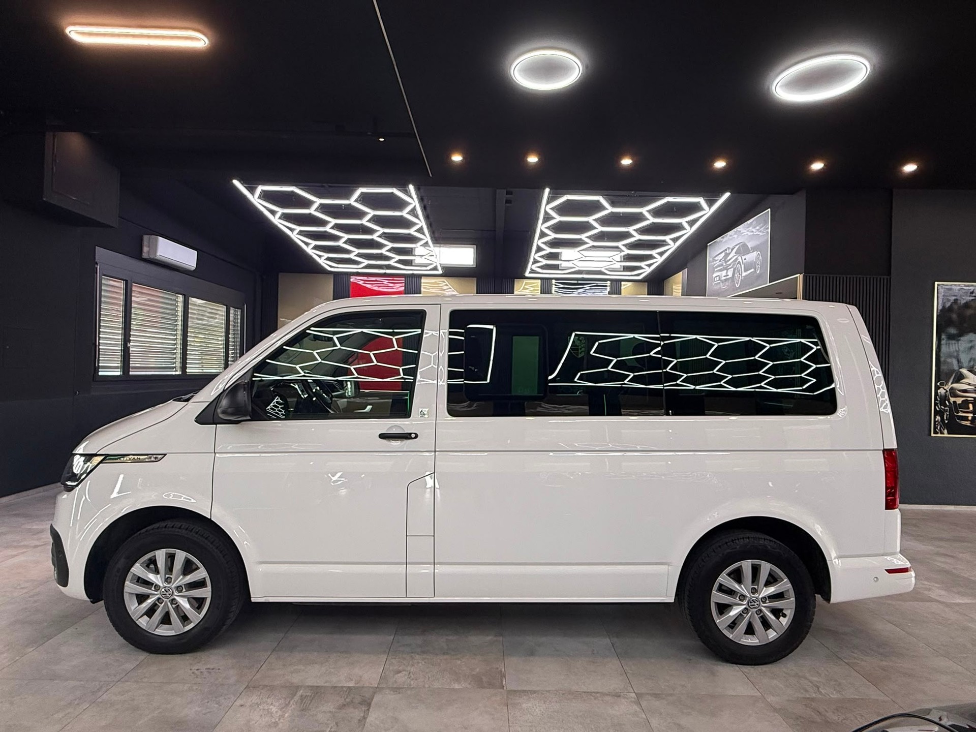 VW T6.1 Multivan 2.0 TDI Trendline Liberty DSG-image-7