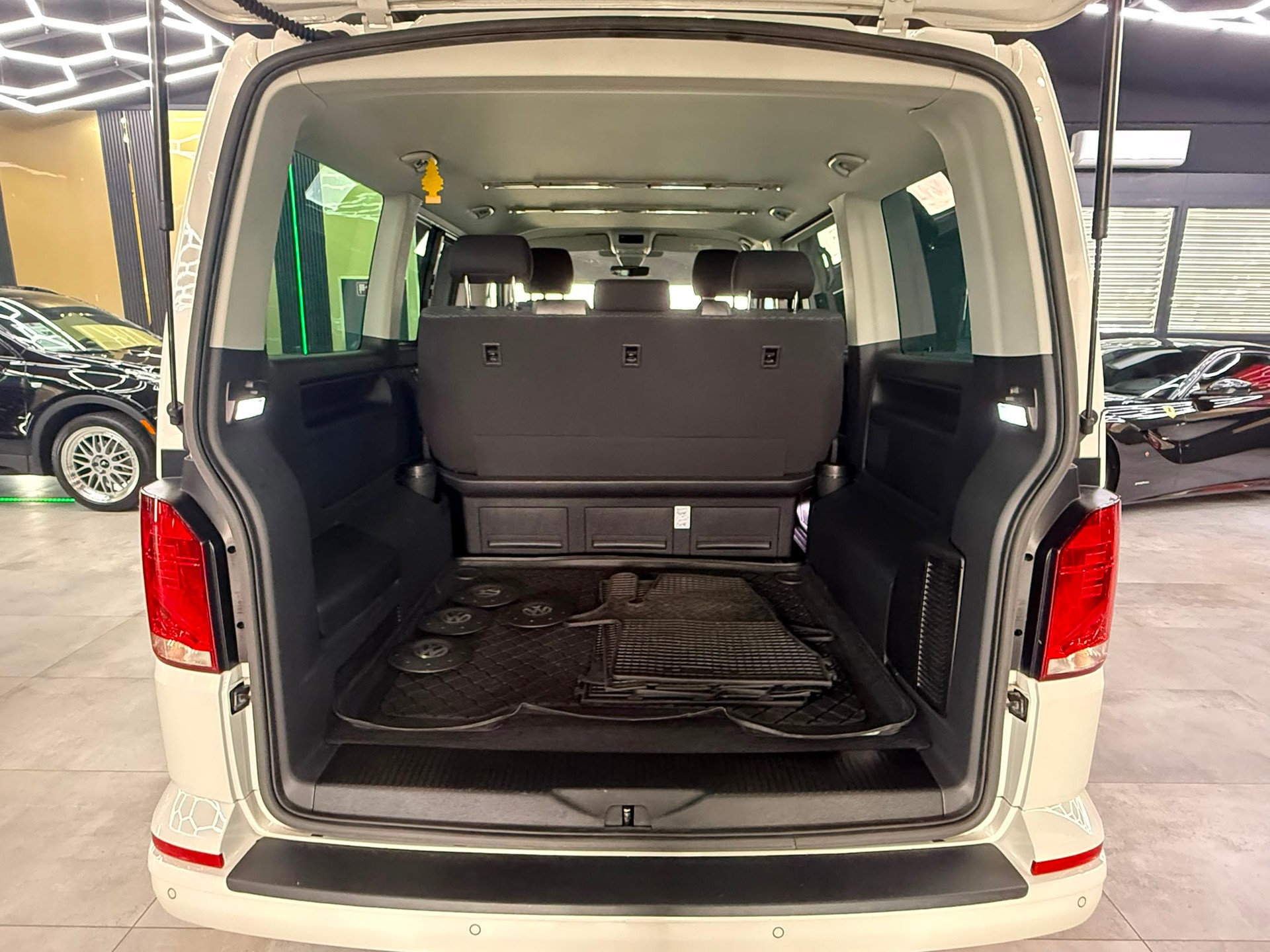 VW T6.1 Multivan 2.0 TDI Trendline Liberty DSG-image-16