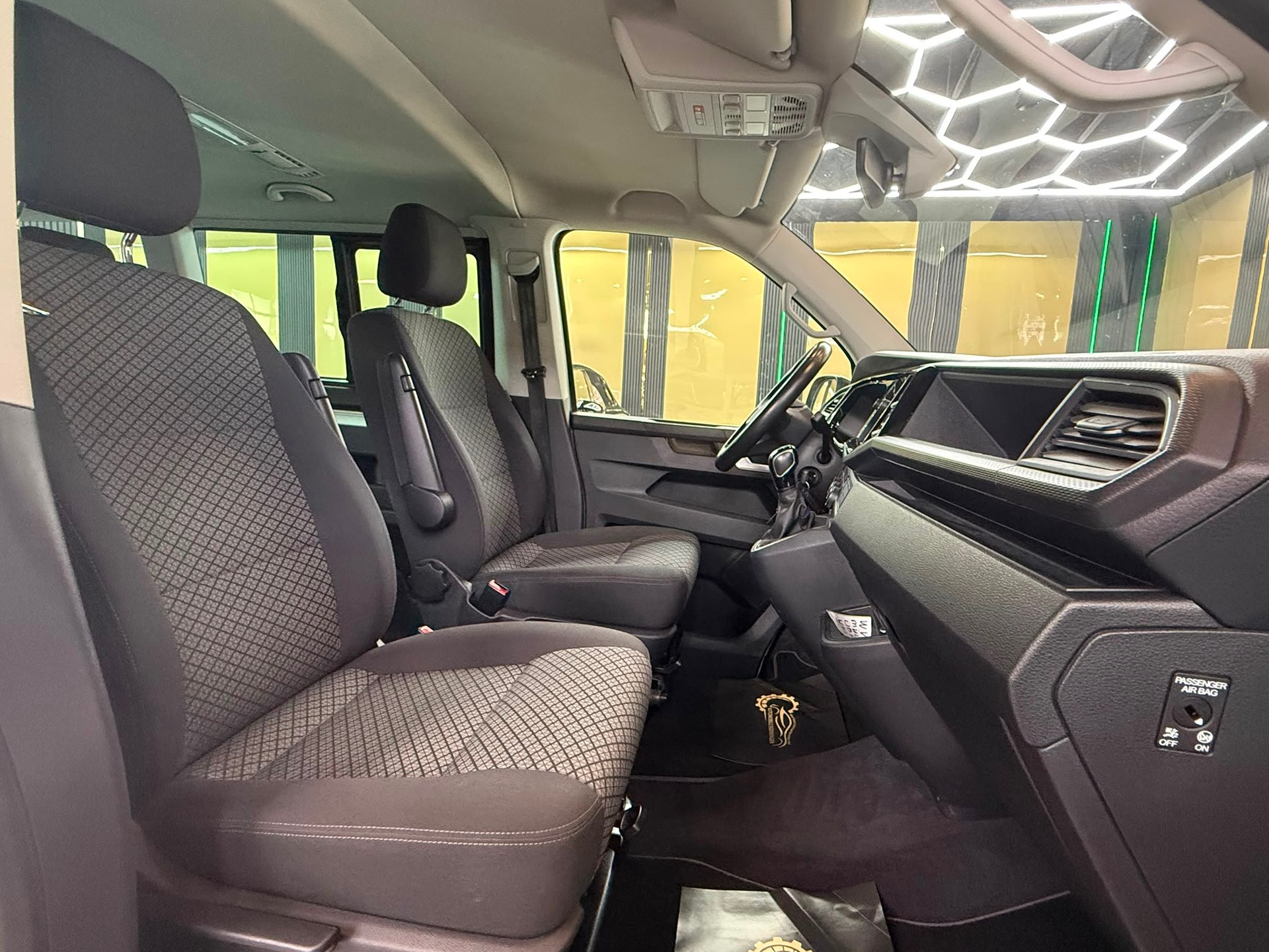VW T6.1 Multivan 2.0 TDI Trendline Liberty DSG-image-11