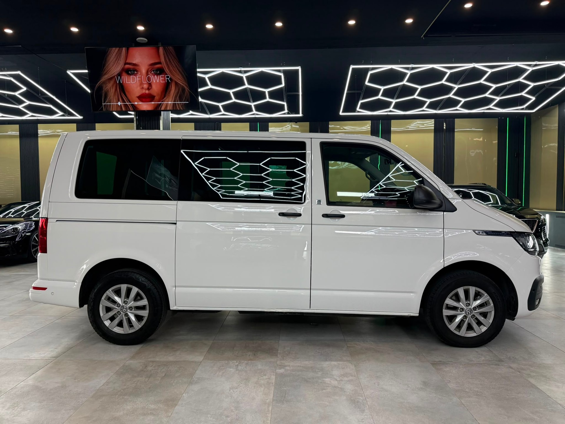 VW T6.1 Multivan 2.0 TDI Trendline Liberty DSG-showroom-element-3