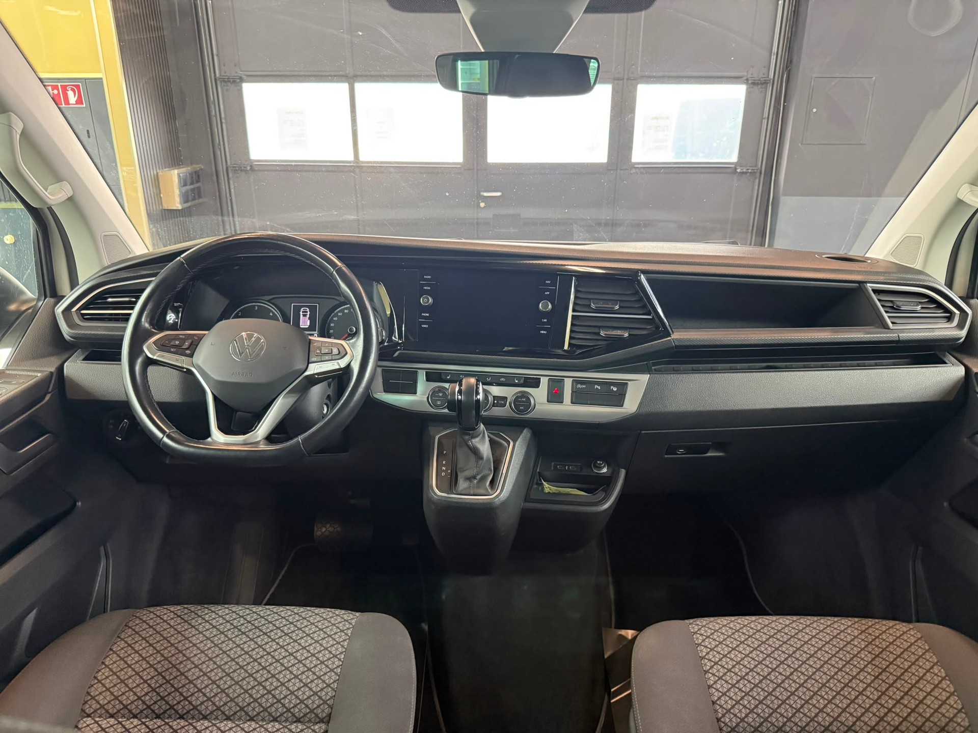 VW T6.1 Multivan 2.0 TDI Trendline Liberty DSG-image-12