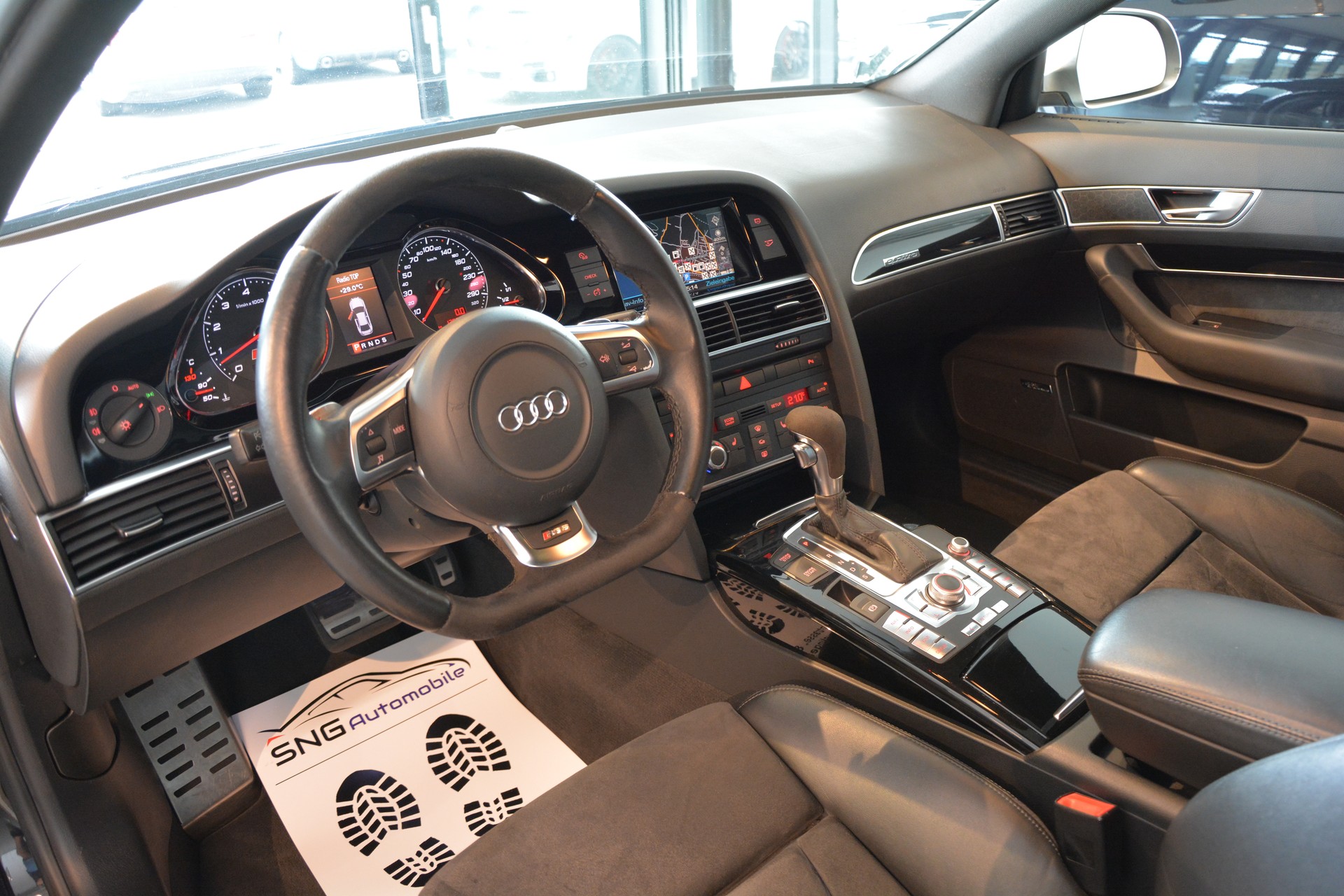 AUDI RS6 Avant 5.0 TFSI V10 quattro tiptronic-image-9