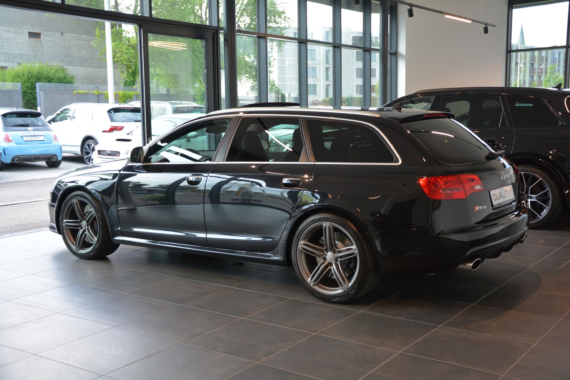 AUDI RS6 Avant 5.0 TFSI V10 quattro tiptronic-image-18