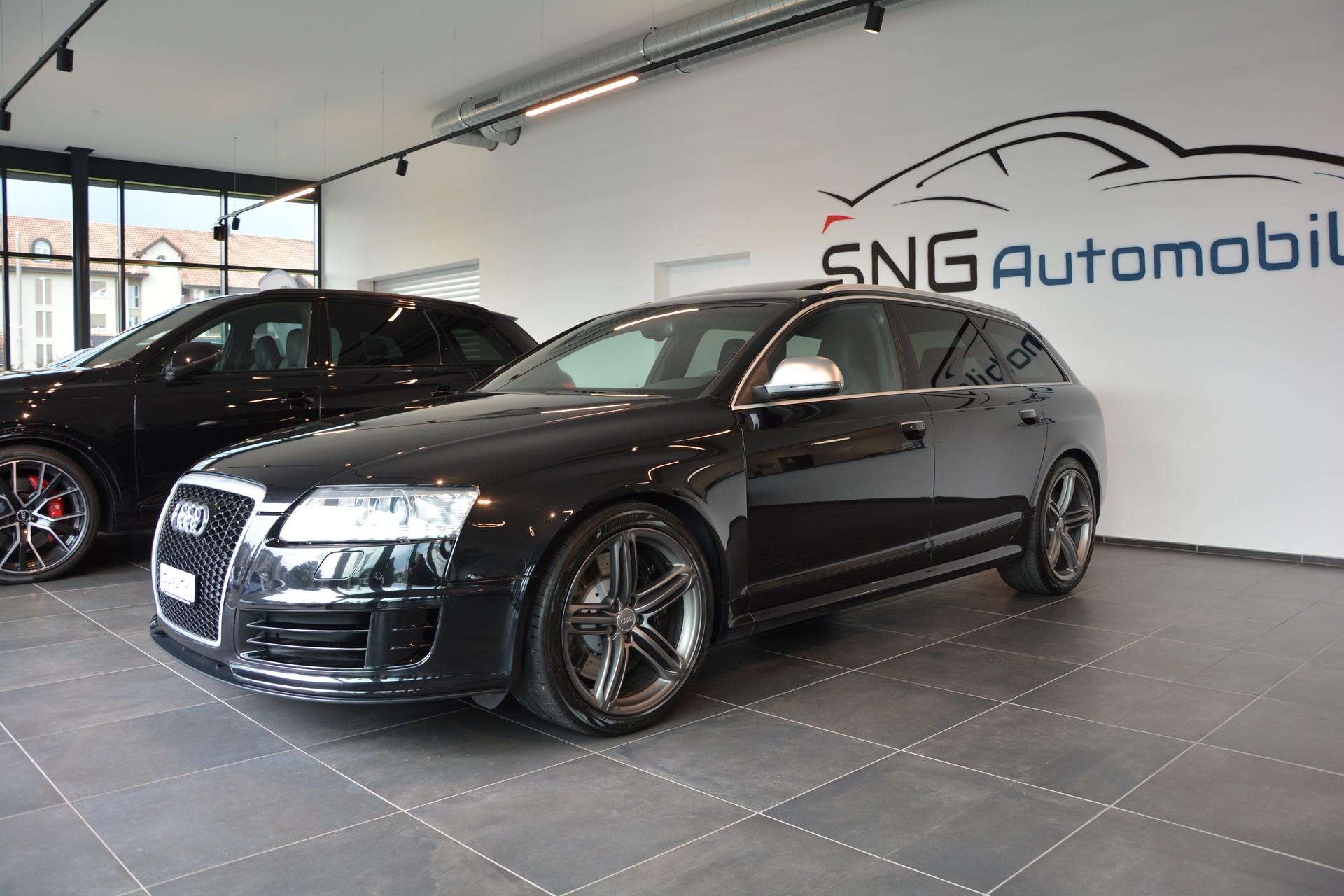 AUDI RS6 Avant 5.0 TFSI V10 quattro tiptronic-image-1