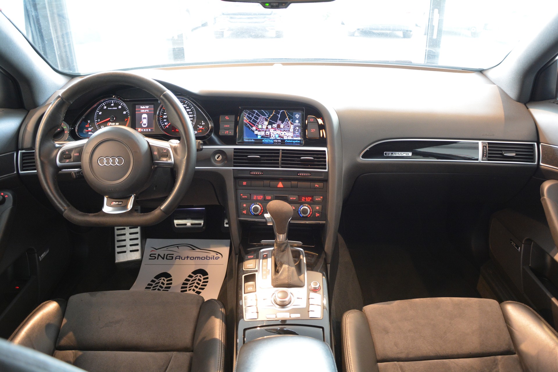 AUDI RS6 Avant 5.0 TFSI V10 quattro tiptronic-image-11