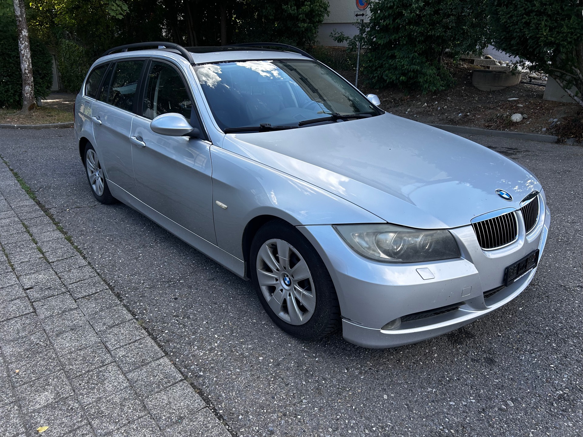 BMW 325i Touring-image-2