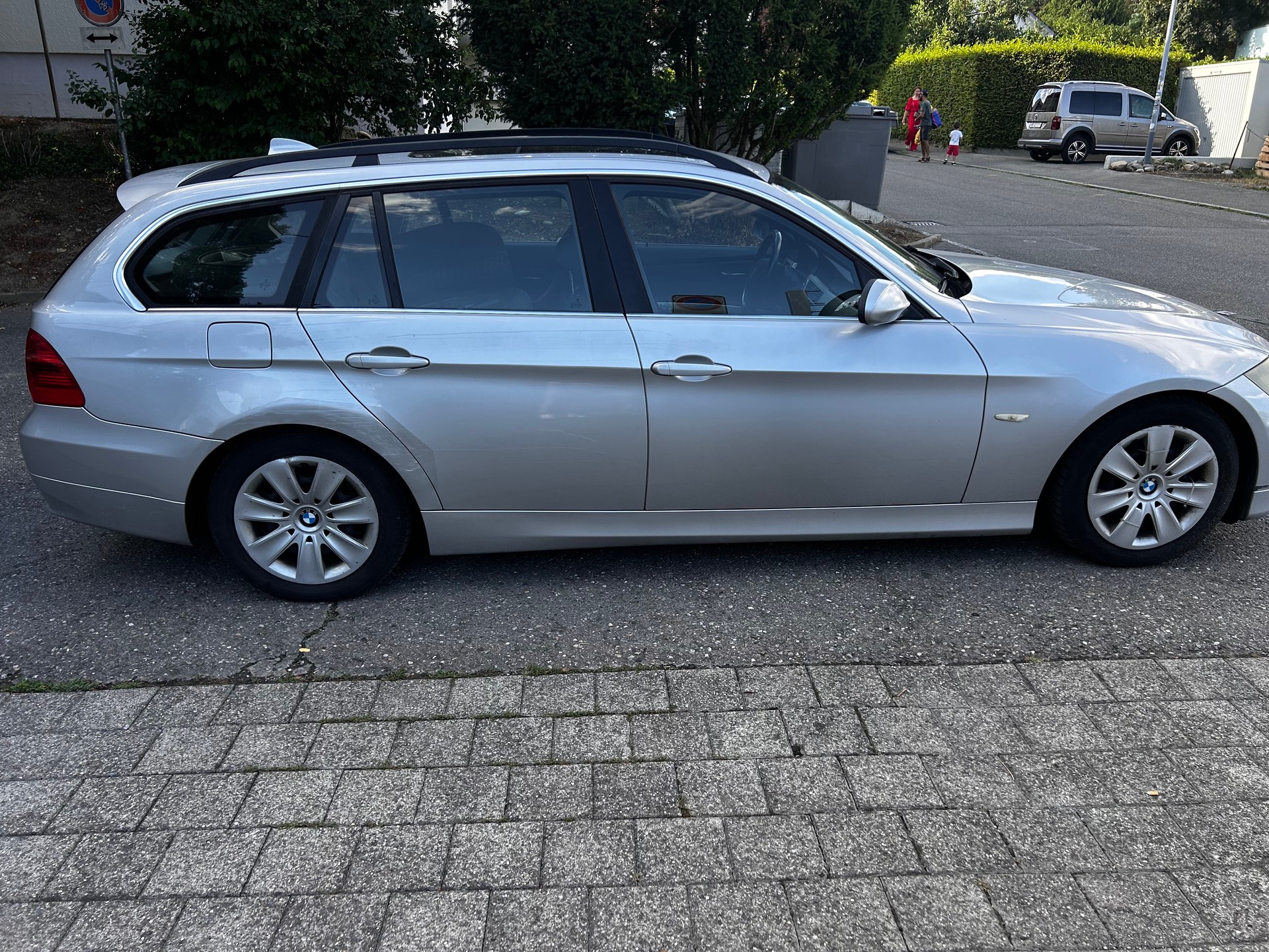 BMW 325i Touring-image-3