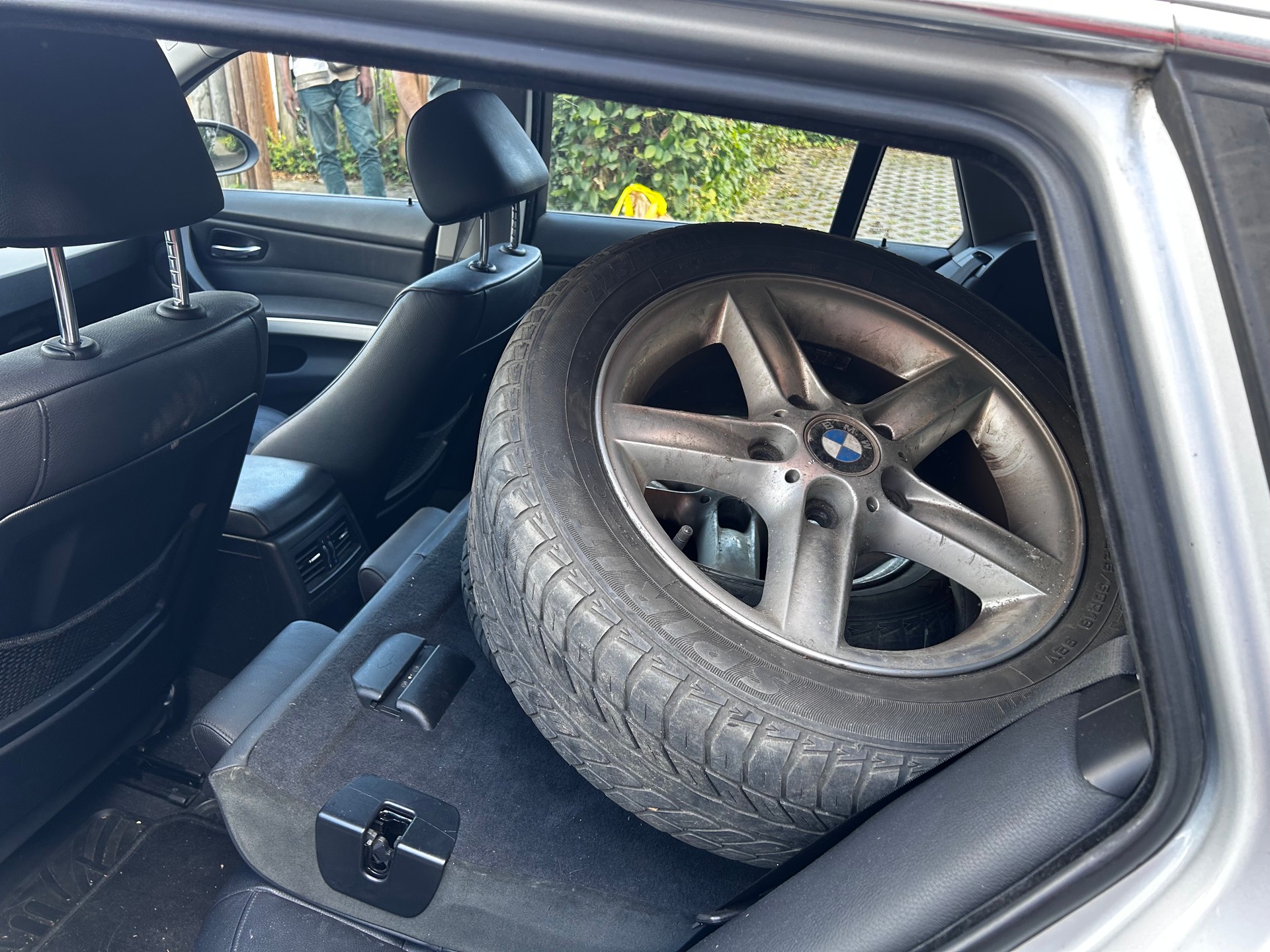 BMW 325i Touring-image-7