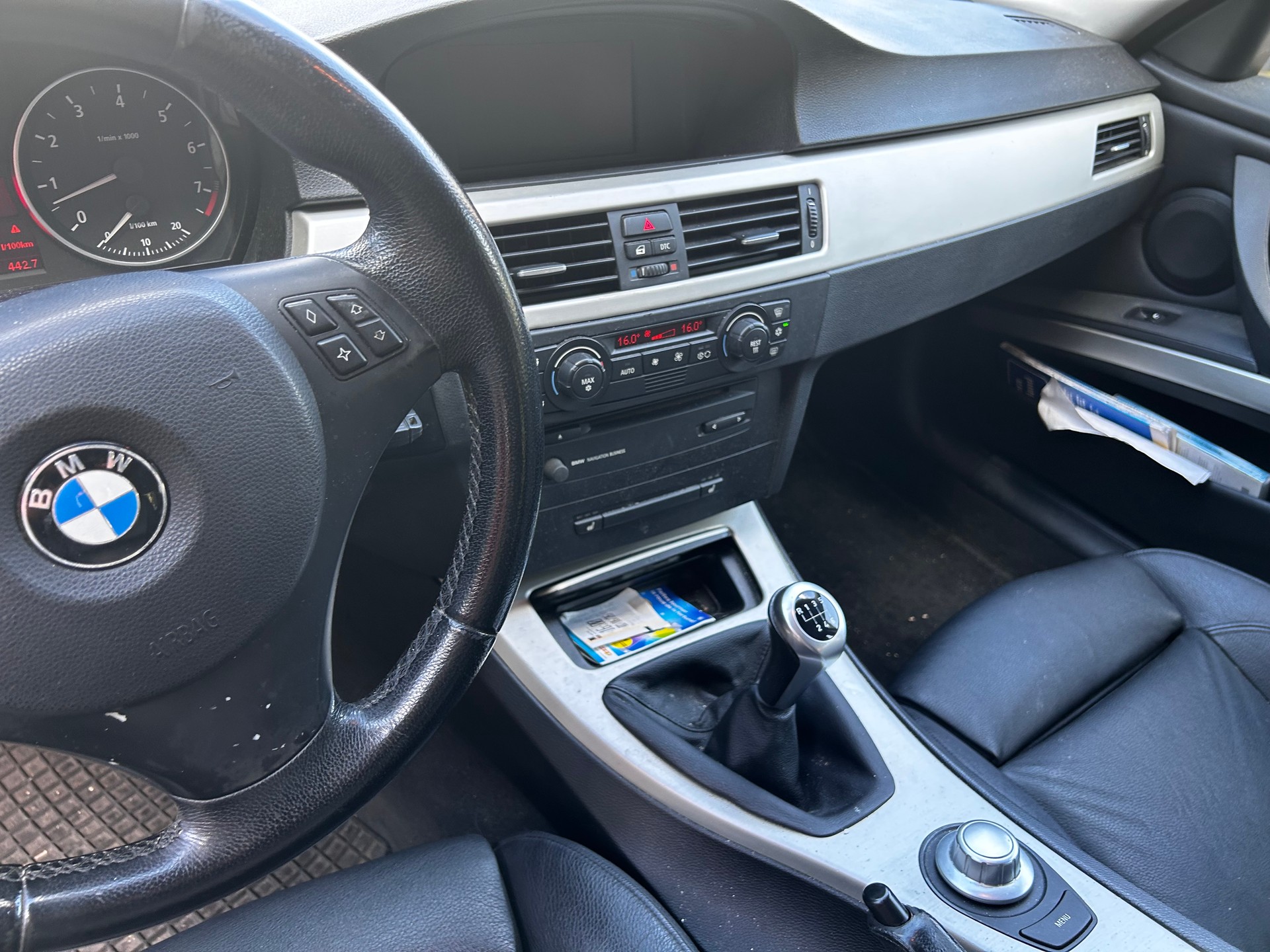 BMW 325i Touring-image-10