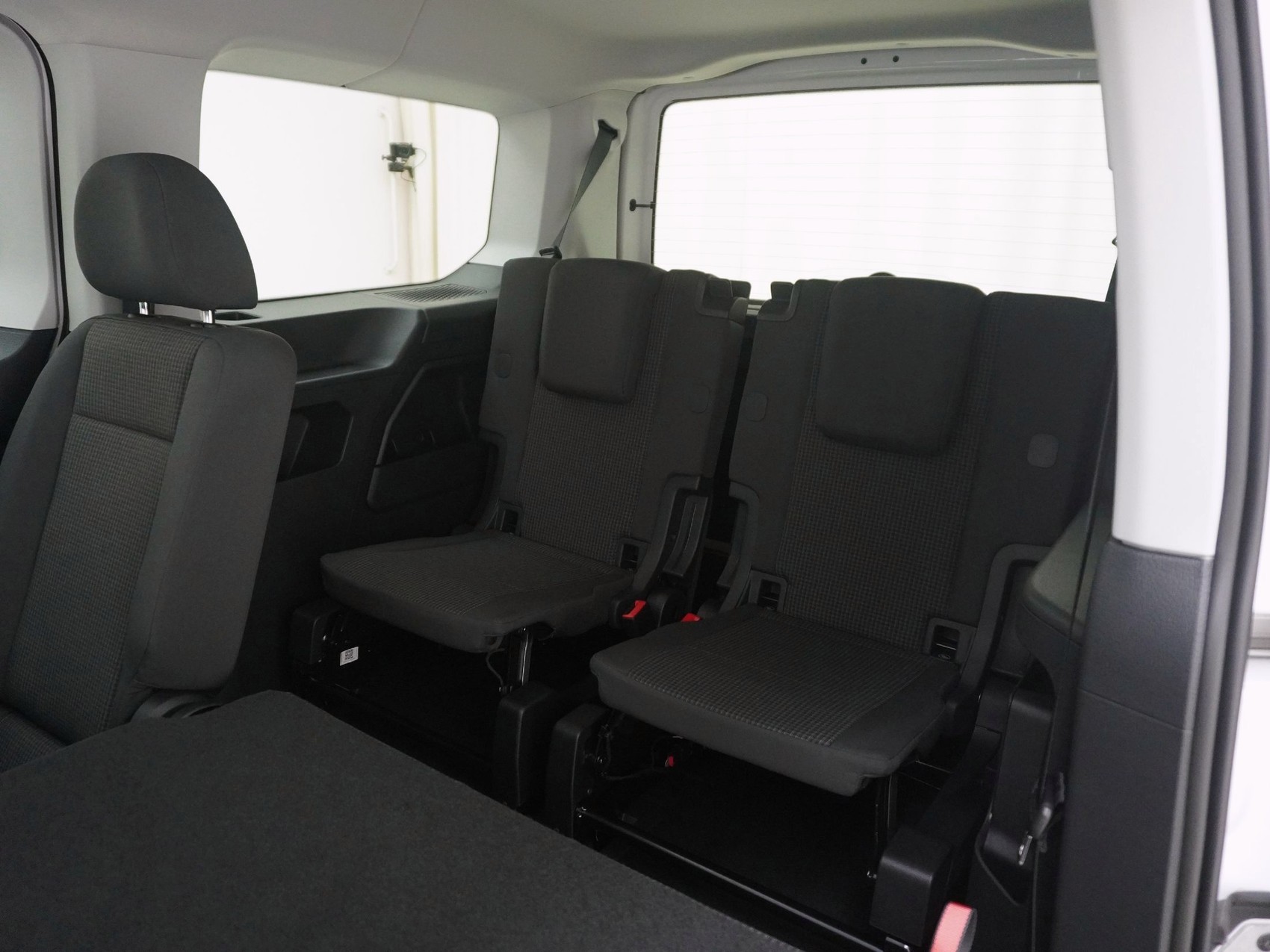 VW Caddy Maxi Outdoor 2.0 TDI 4Motion-image-16