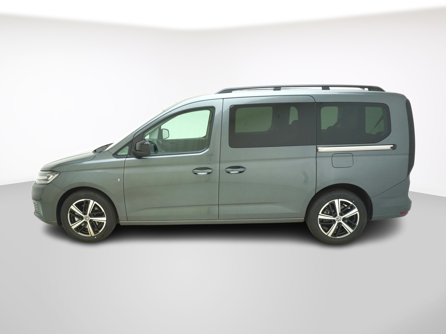 VW Caddy Maxi Outdoor 2.0 TDI 4Motion-image-1