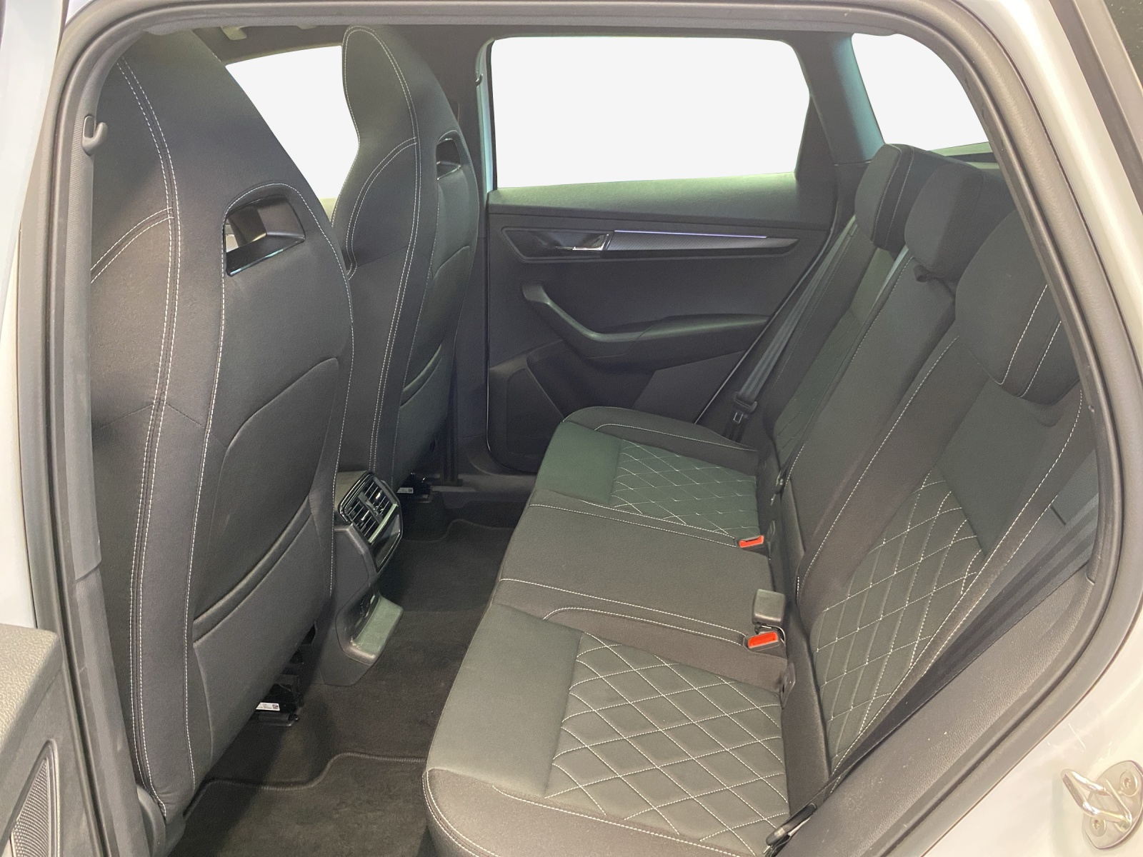 SKODA Karoq 2.0 TSI SportLine 4x4 DSG-image-11