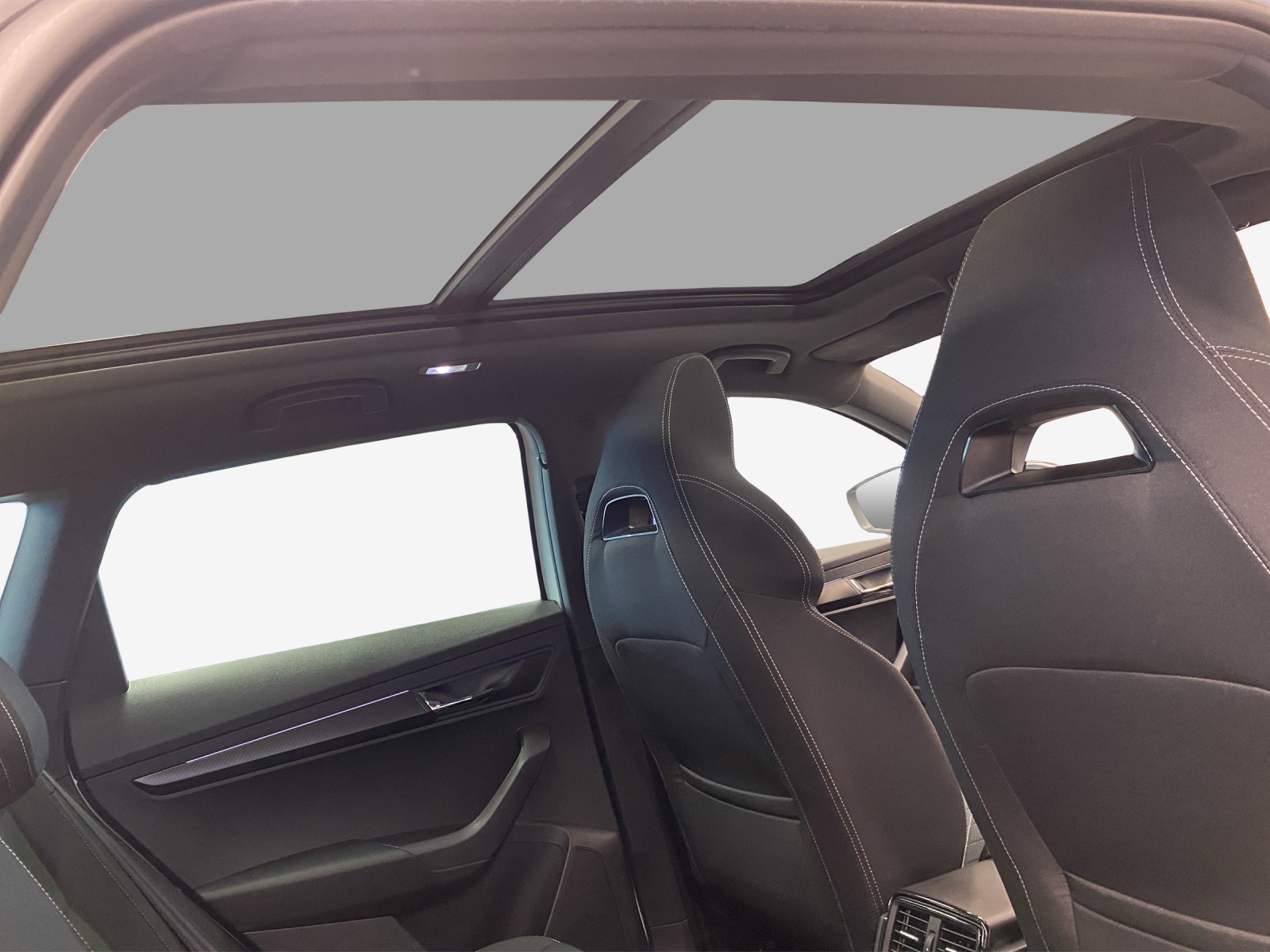 SKODA Karoq 2.0 TSI SportLine 4x4 DSG-image-13