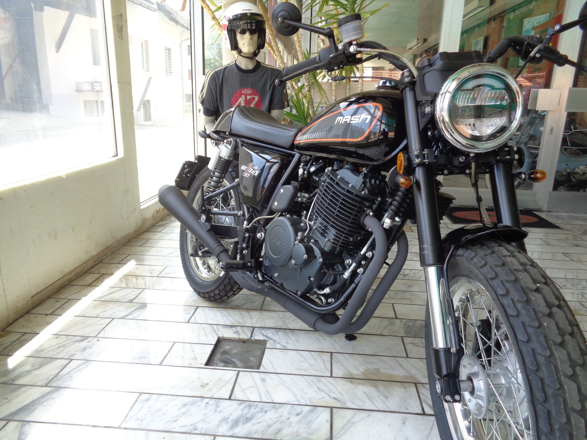 MASH 650 Dirt Track