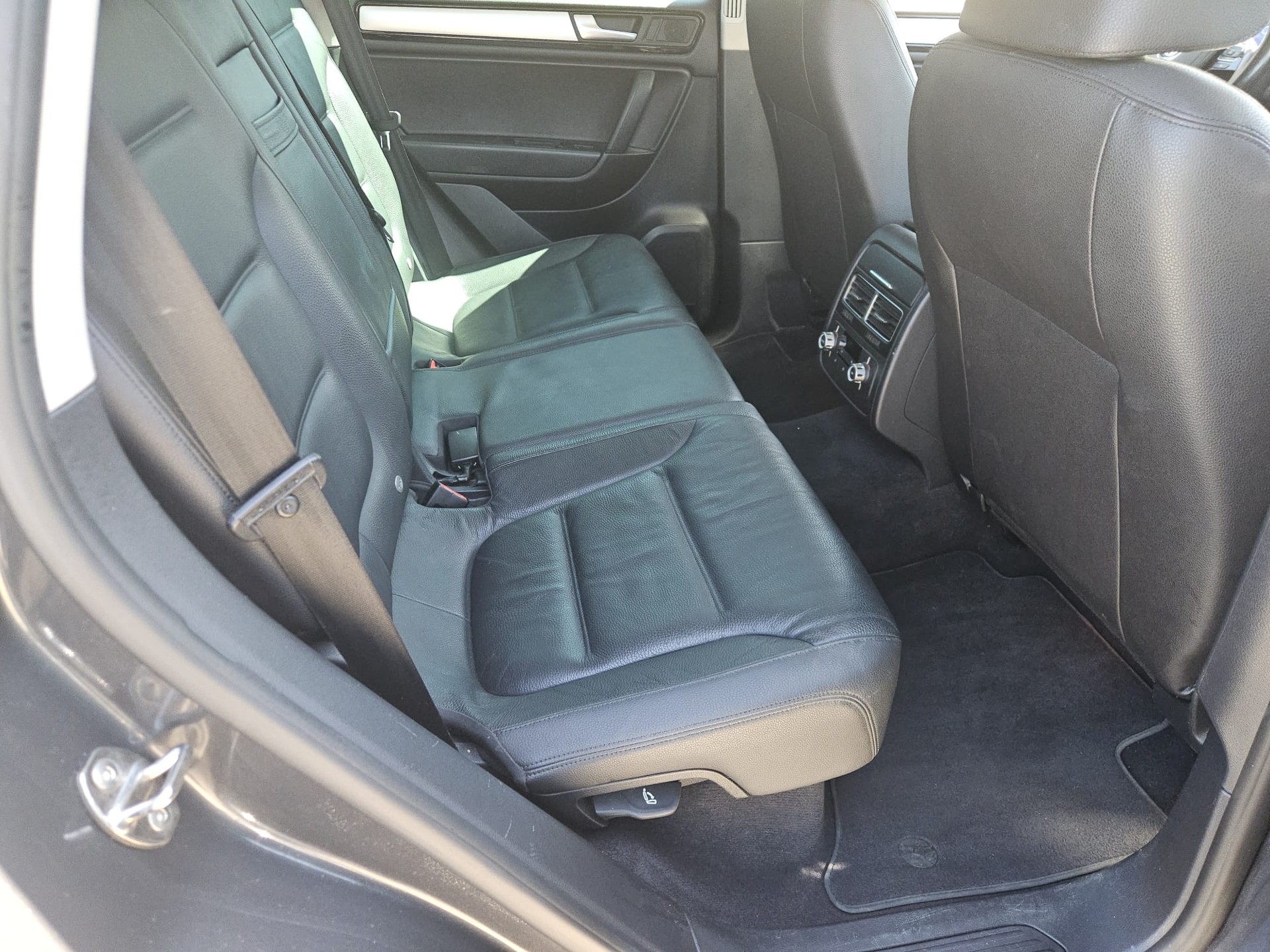 VW Touareg 3.0 TDI BlueMotion Technology Tiptronic-image-8