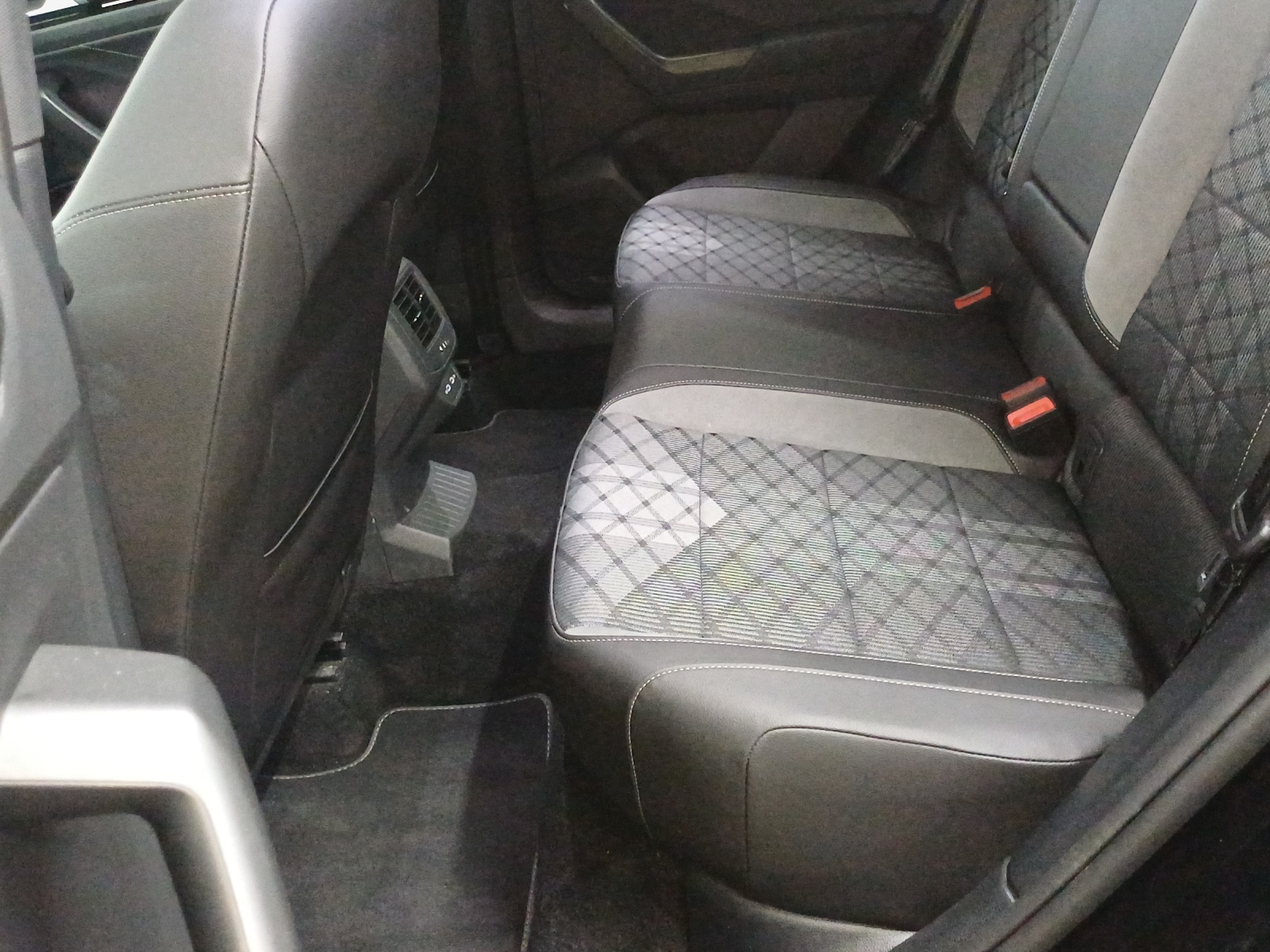 VW T-Roc 1.5 TSI EVO R-Line DSG-image-11