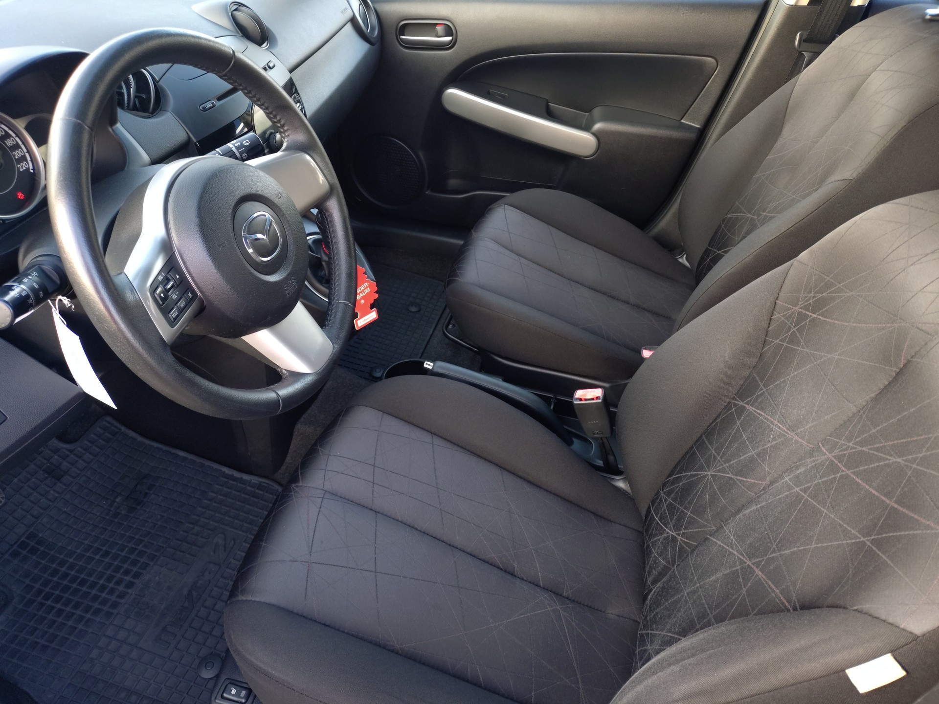 MAZDA 2 1.3i 16V Exclusive-image-10