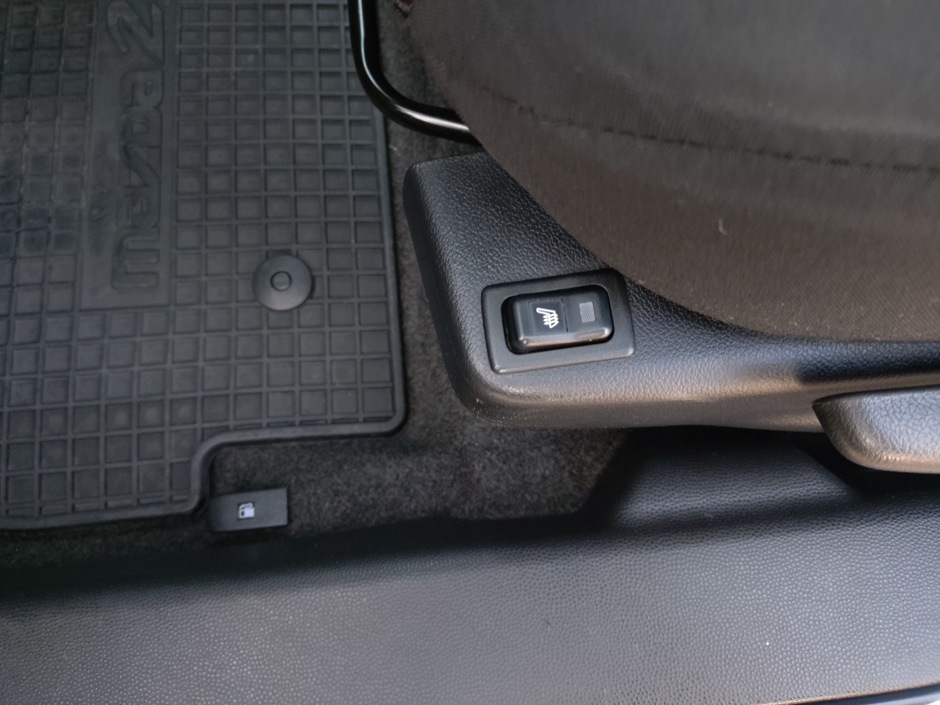 MAZDA 2 1.3i 16V Exclusive-image-12