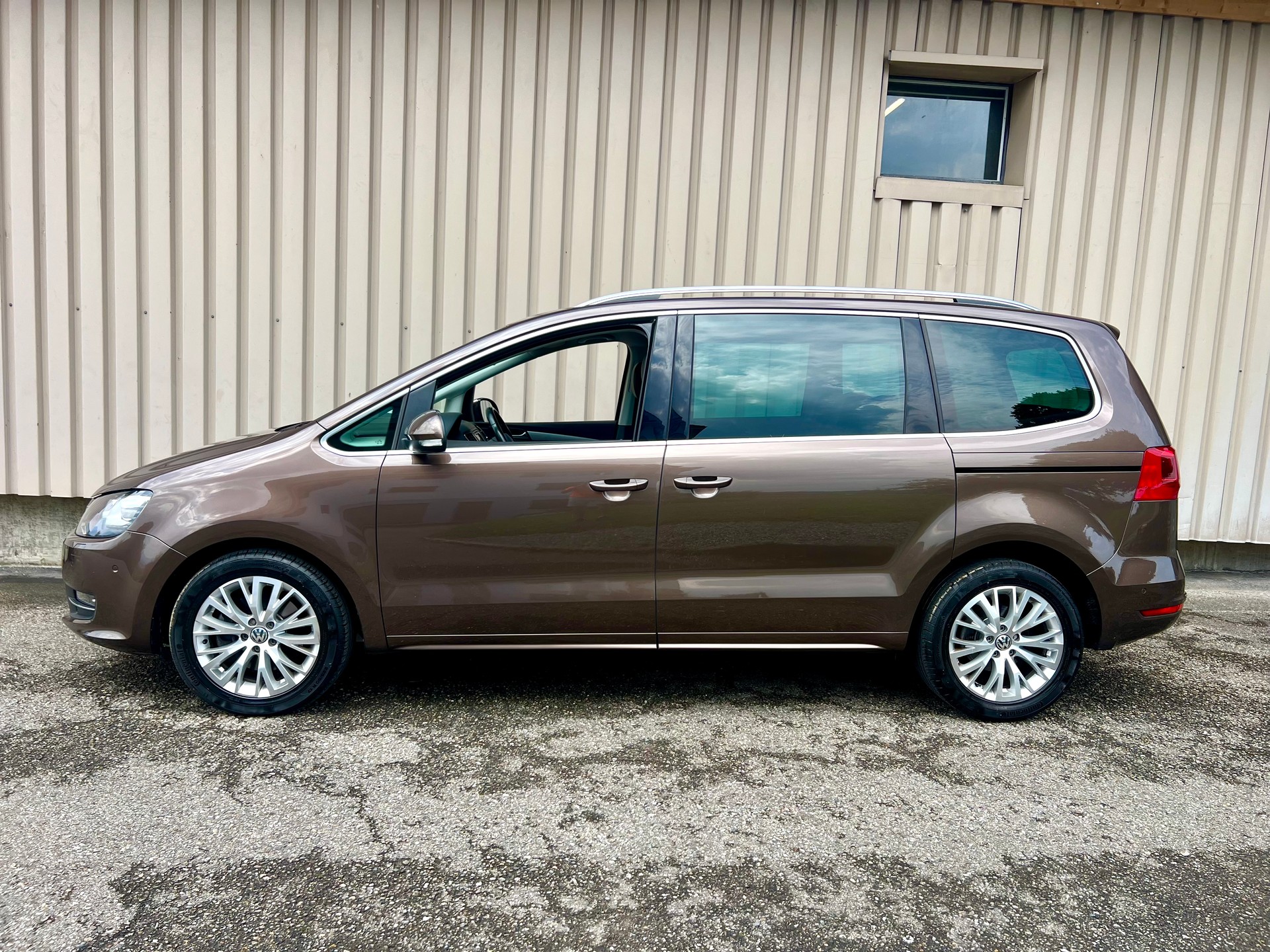 VW Sharan 2.0 TDI BlueMotion Technology Highline DSG by Nutzfahrzeugcenter Seetal-image-6
