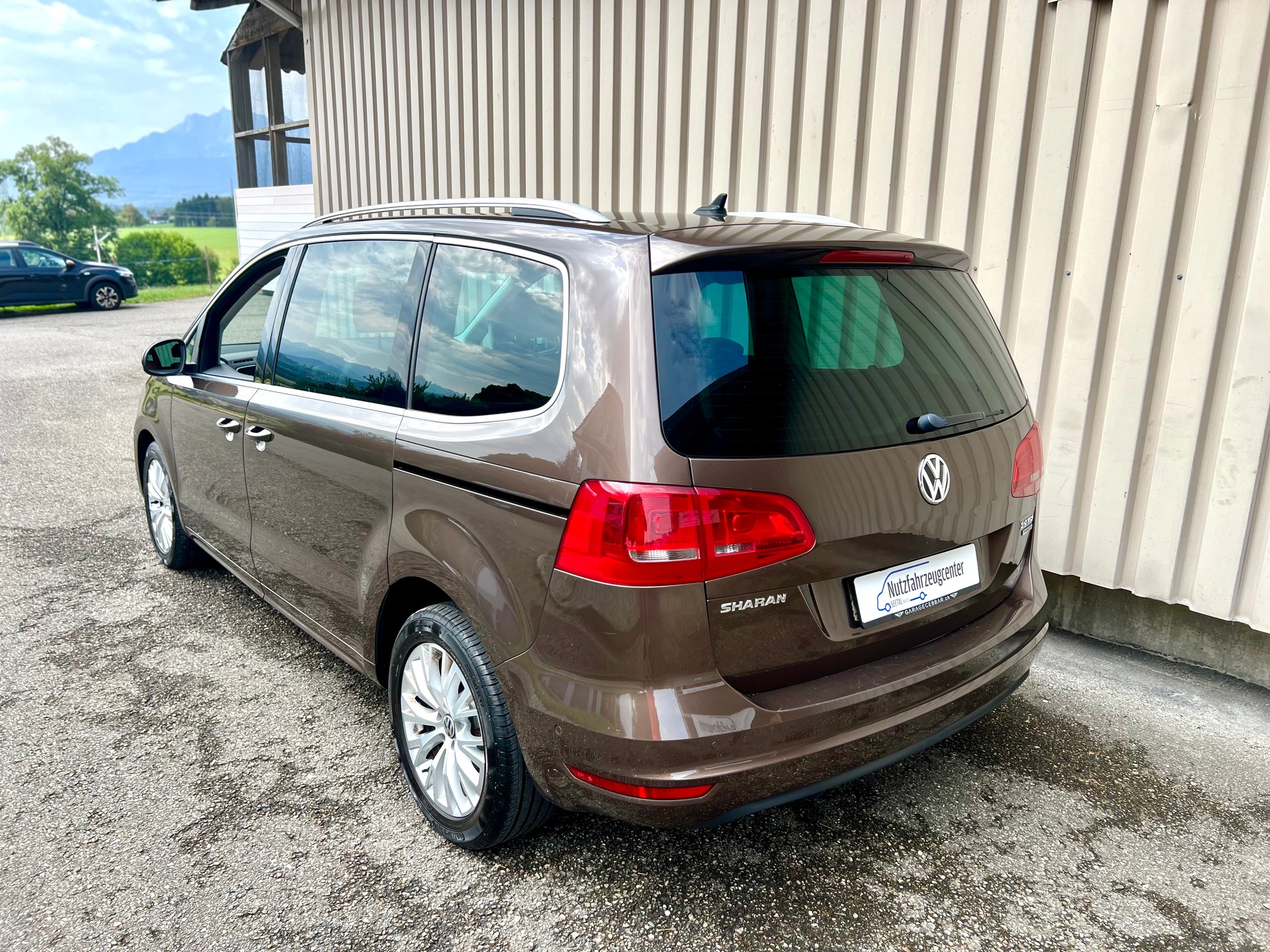 VW Sharan 2.0 TDI BlueMotion Technology Highline DSG by Nutzfahrzeugcenter Seetal-image-3