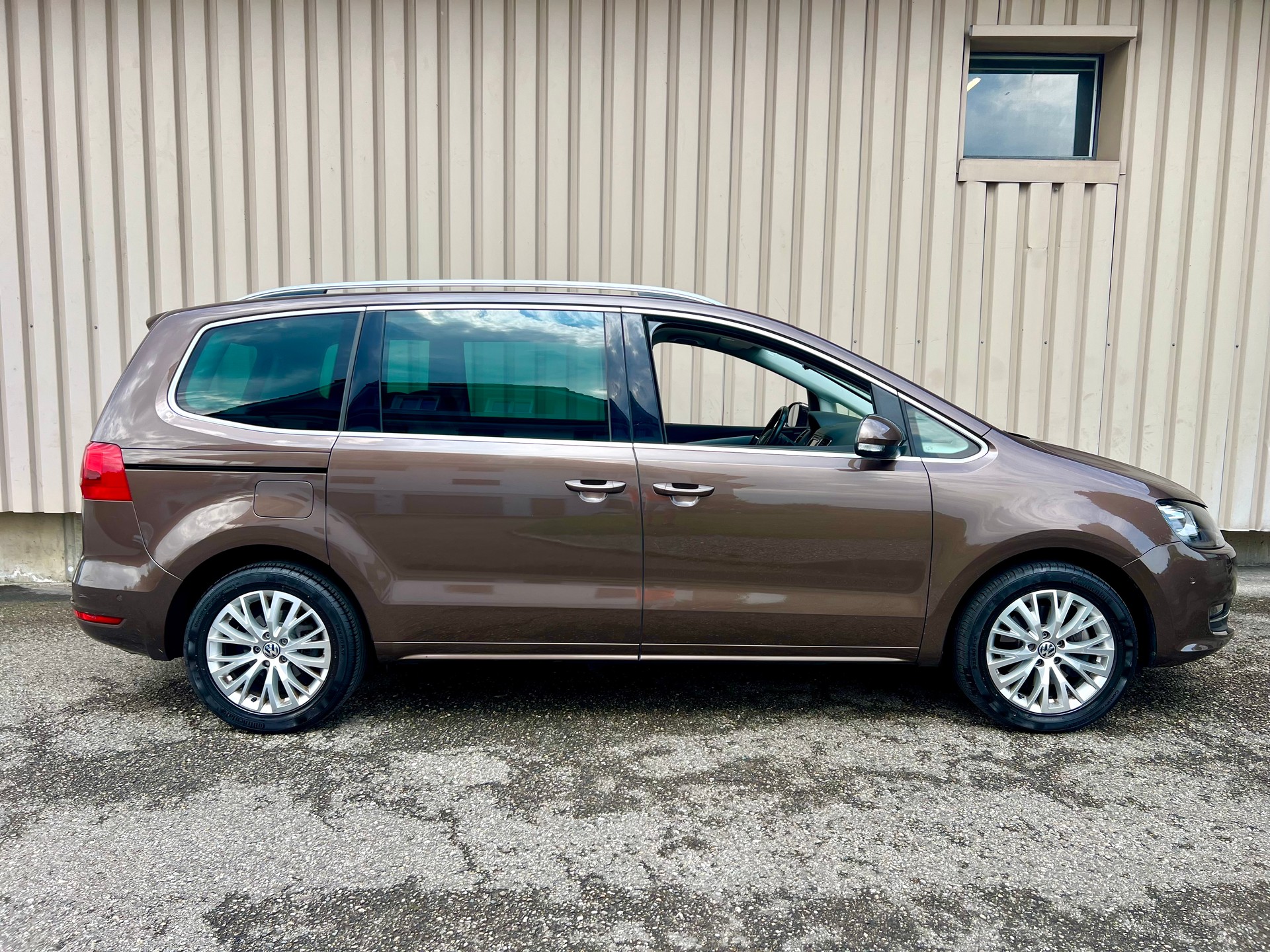 VW Sharan 2.0 TDI BlueMotion Technology Highline DSG by Nutzfahrzeugcenter Seetal-image-9