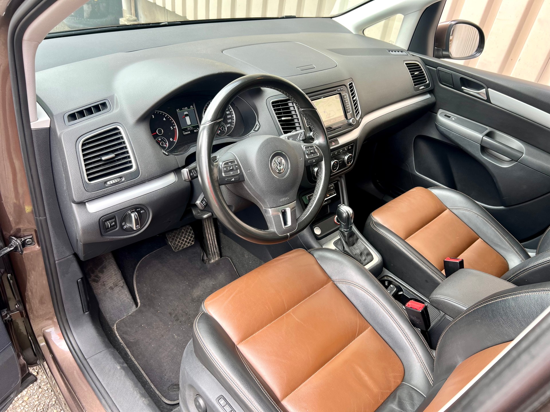 VW Sharan 2.0 TDI BlueMotion Technology Highline DSG by Nutzfahrzeugcenter Seetal-image-11