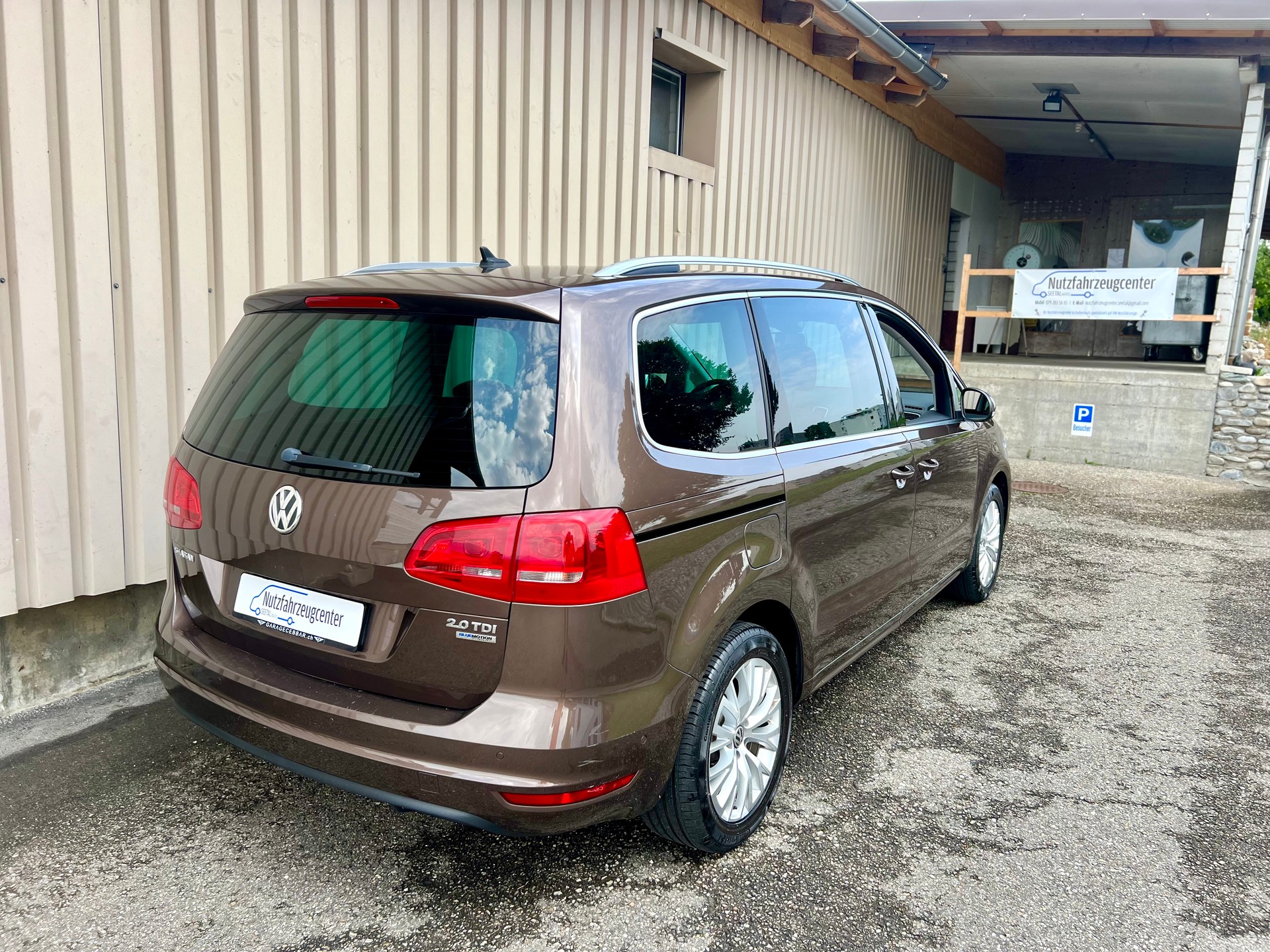 VW Sharan 2.0 TDI BlueMotion Technology Highline DSG by Nutzfahrzeugcenter Seetal-image-2