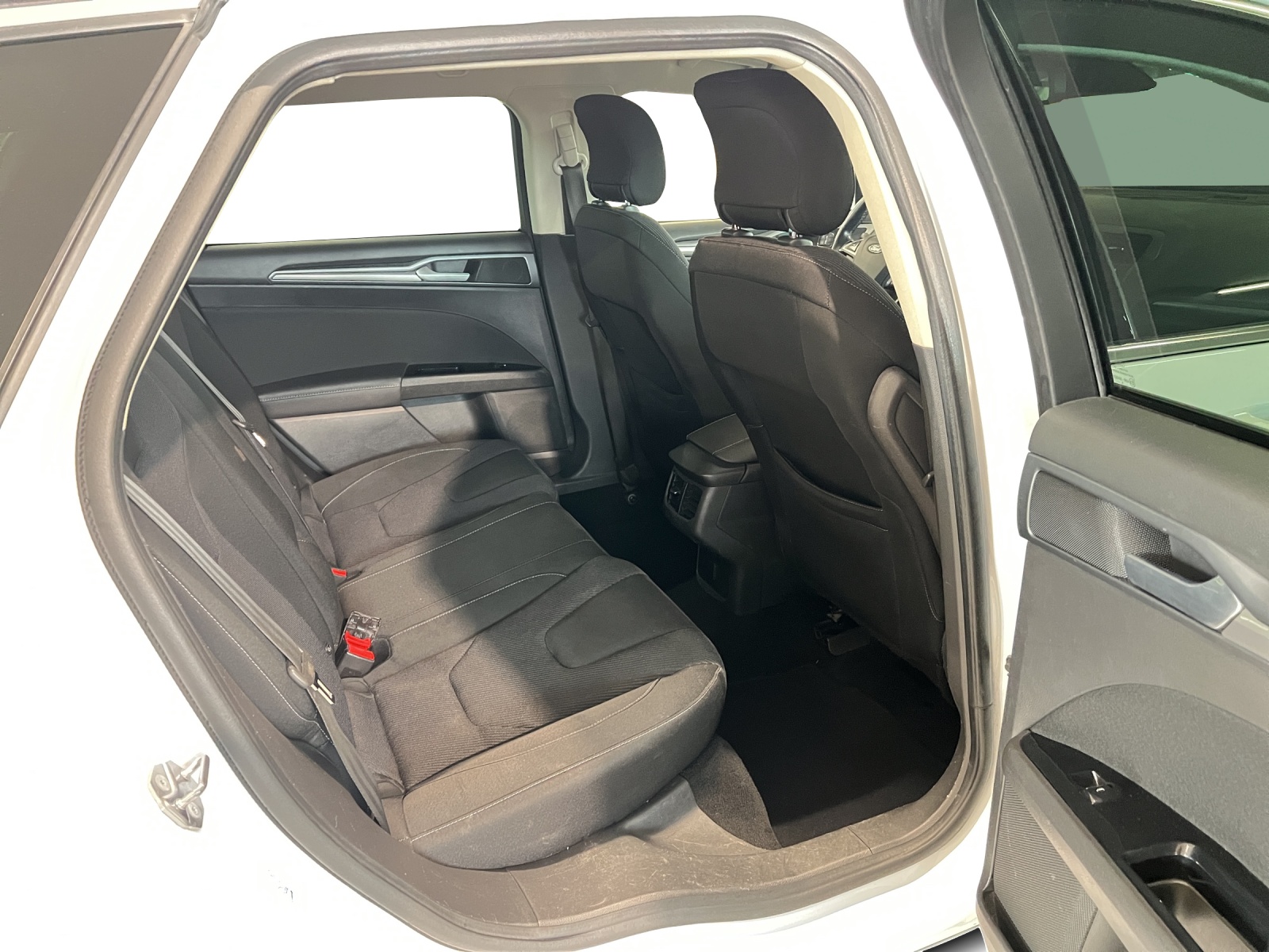 FORD Mondeo 2.0 TDCi Titanium PowerShift-image-7