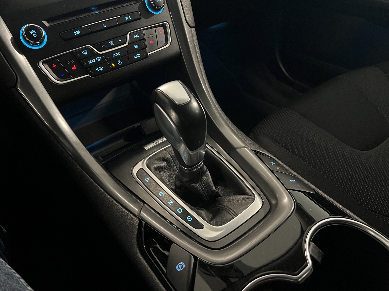 FORD Mondeo 2.0 TDCi Titanium PowerShift-image-12