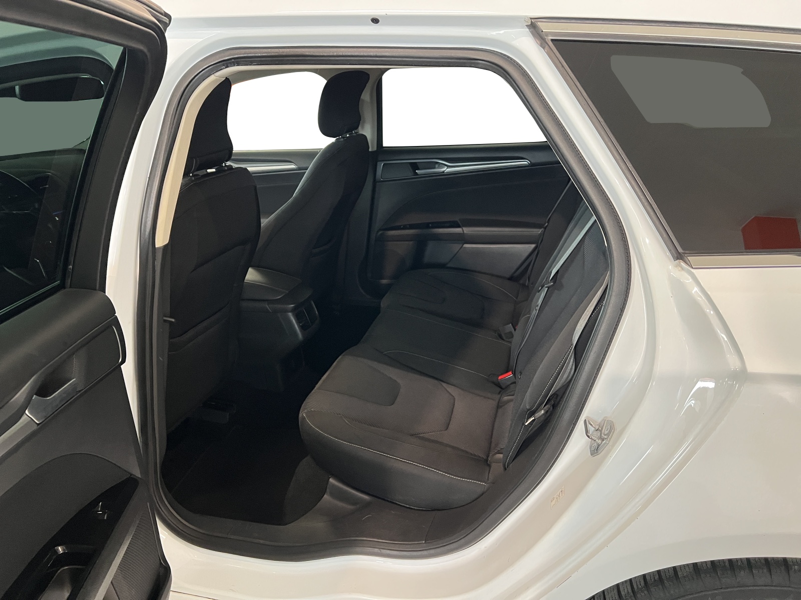 FORD Mondeo 2.0 TDCi Titanium PowerShift-image-9