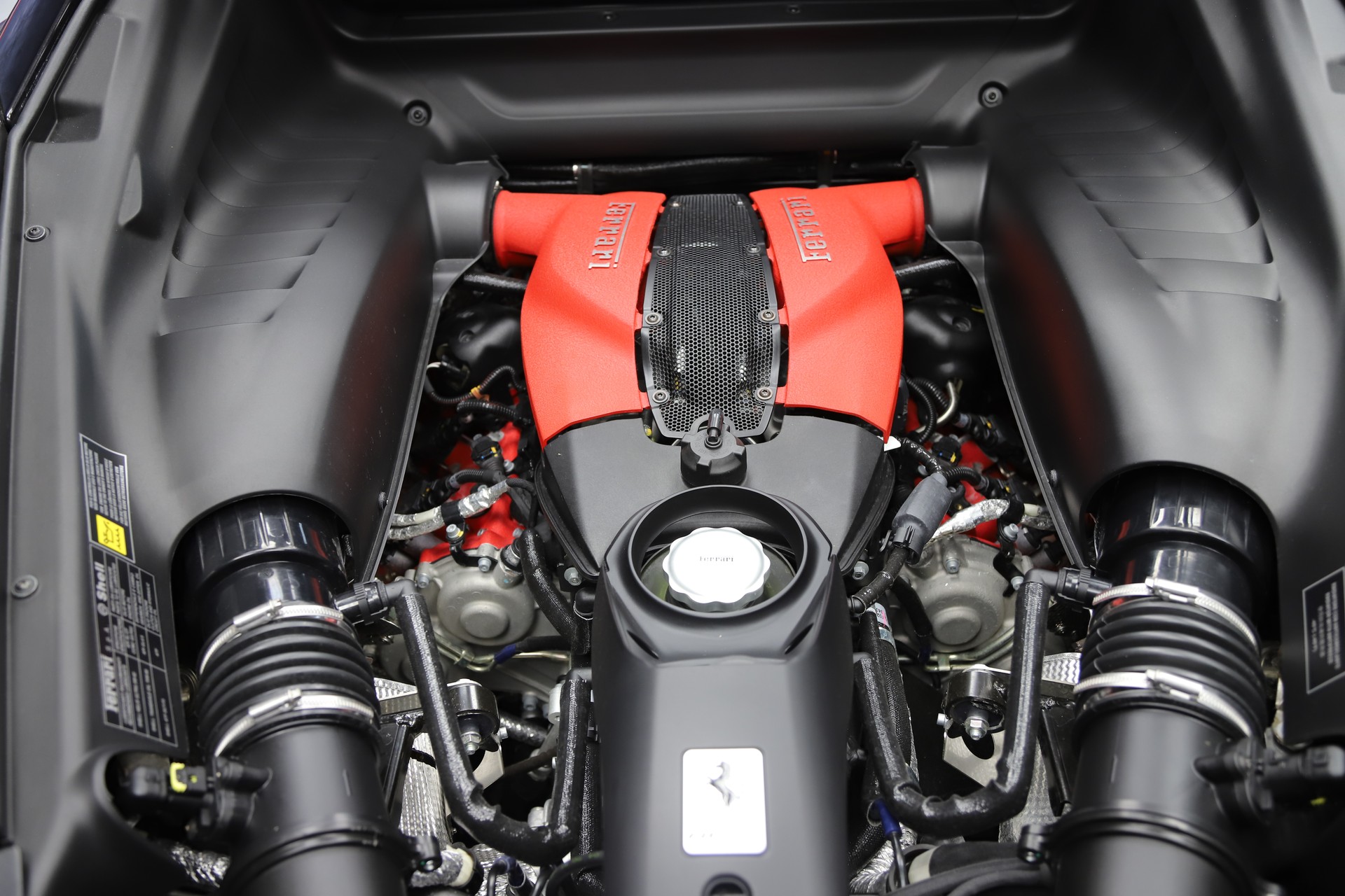 FERRARI F8 Tributo-image-11