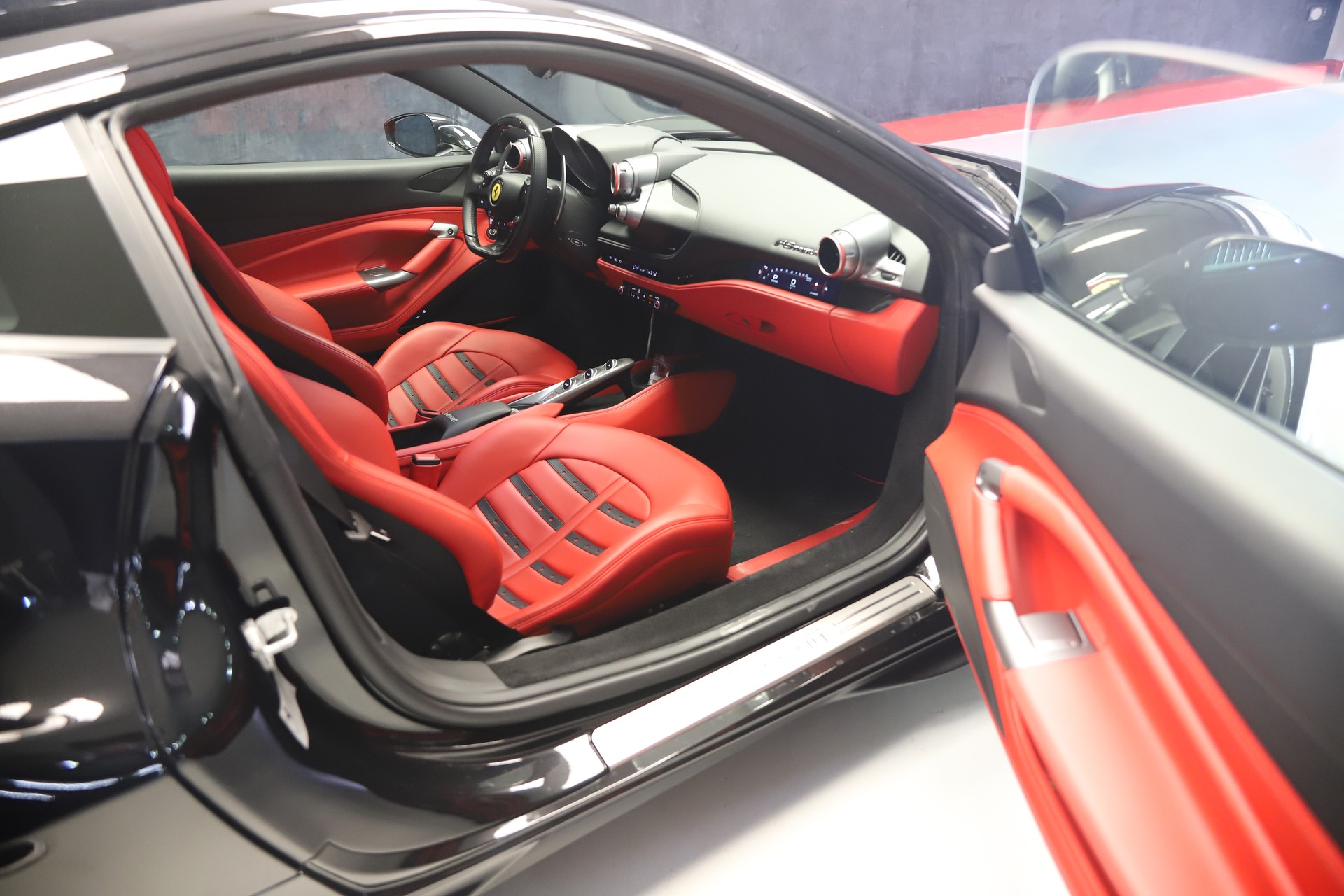 FERRARI F8 Tributo-image-6